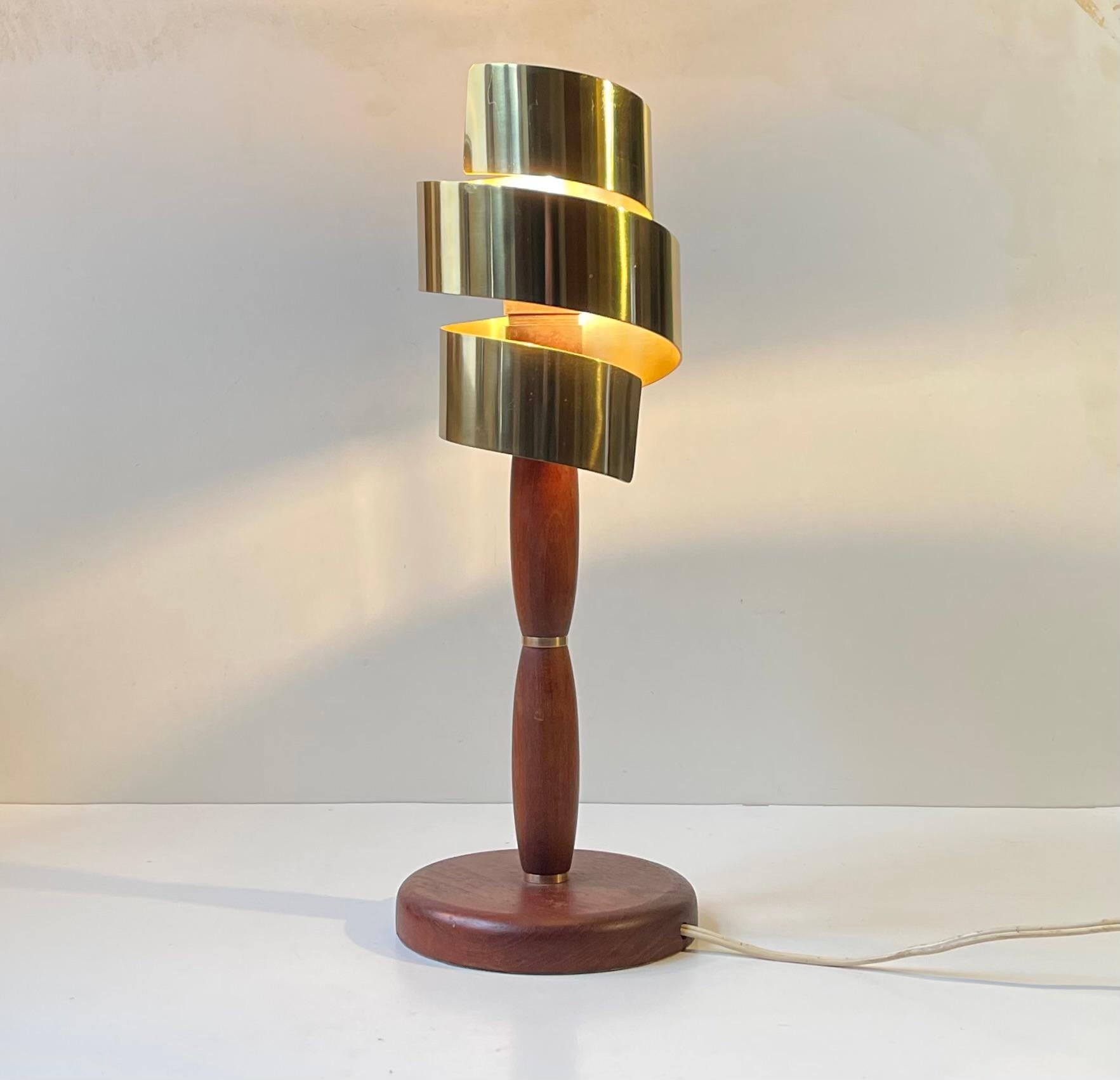 Vintage Scandinavian Teak and Brass Table Lamp with Spiral 'Gold' Shade For Sale 1