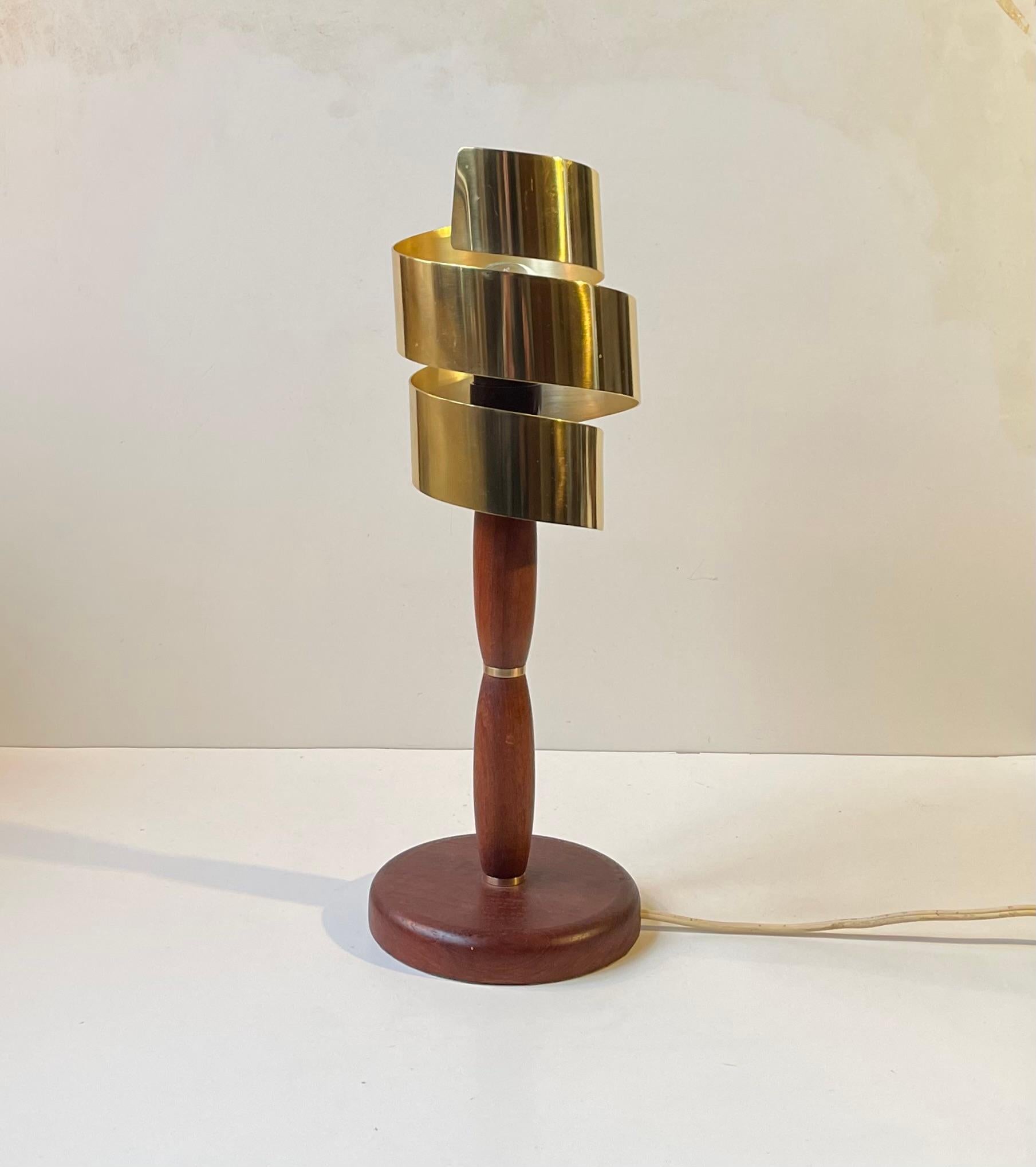 Vintage Scandinavian Teak and Brass Table Lamp with Spiral 'Gold' Shade For Sale 2