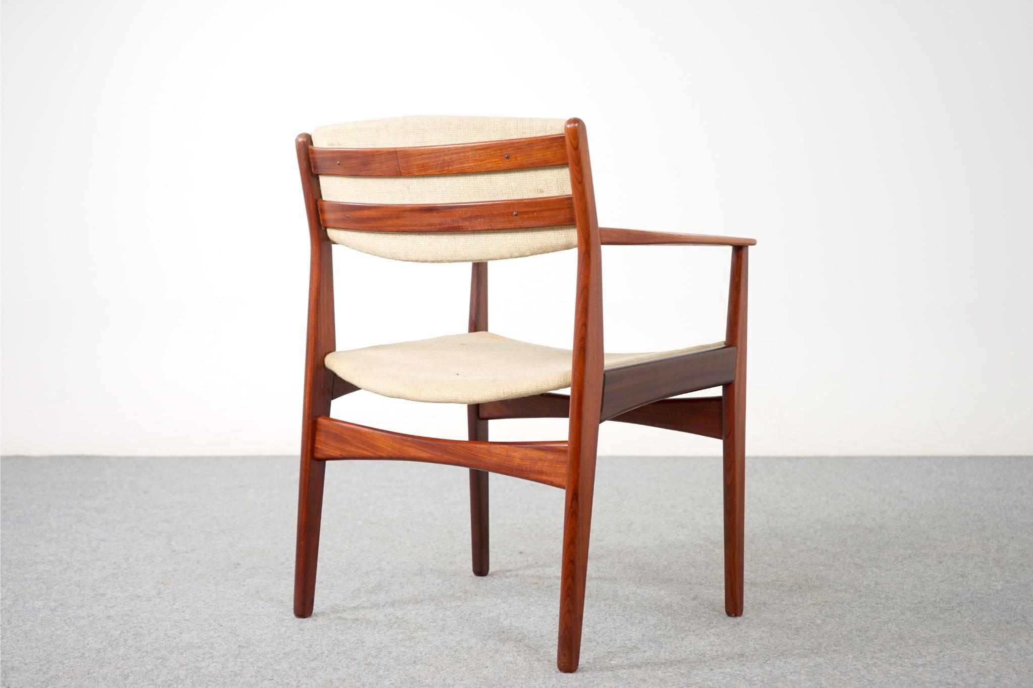 Vintage Scandinavian Teak Arm Chair  For Sale 1