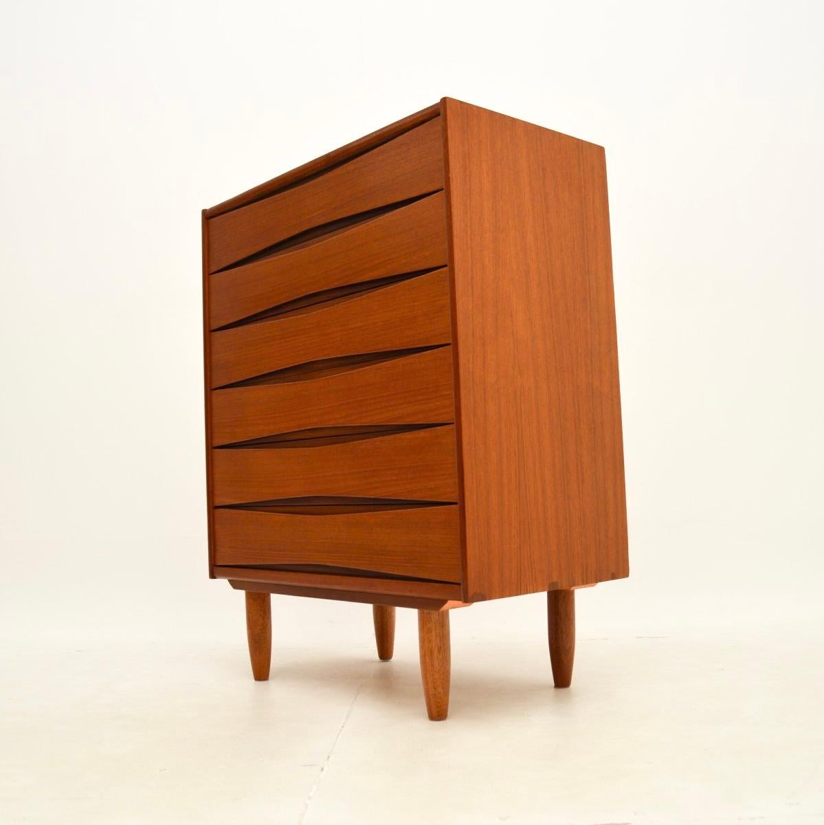 Norvegese Cassettiera scandinava vintage in teak di Skeie & Co in vendita