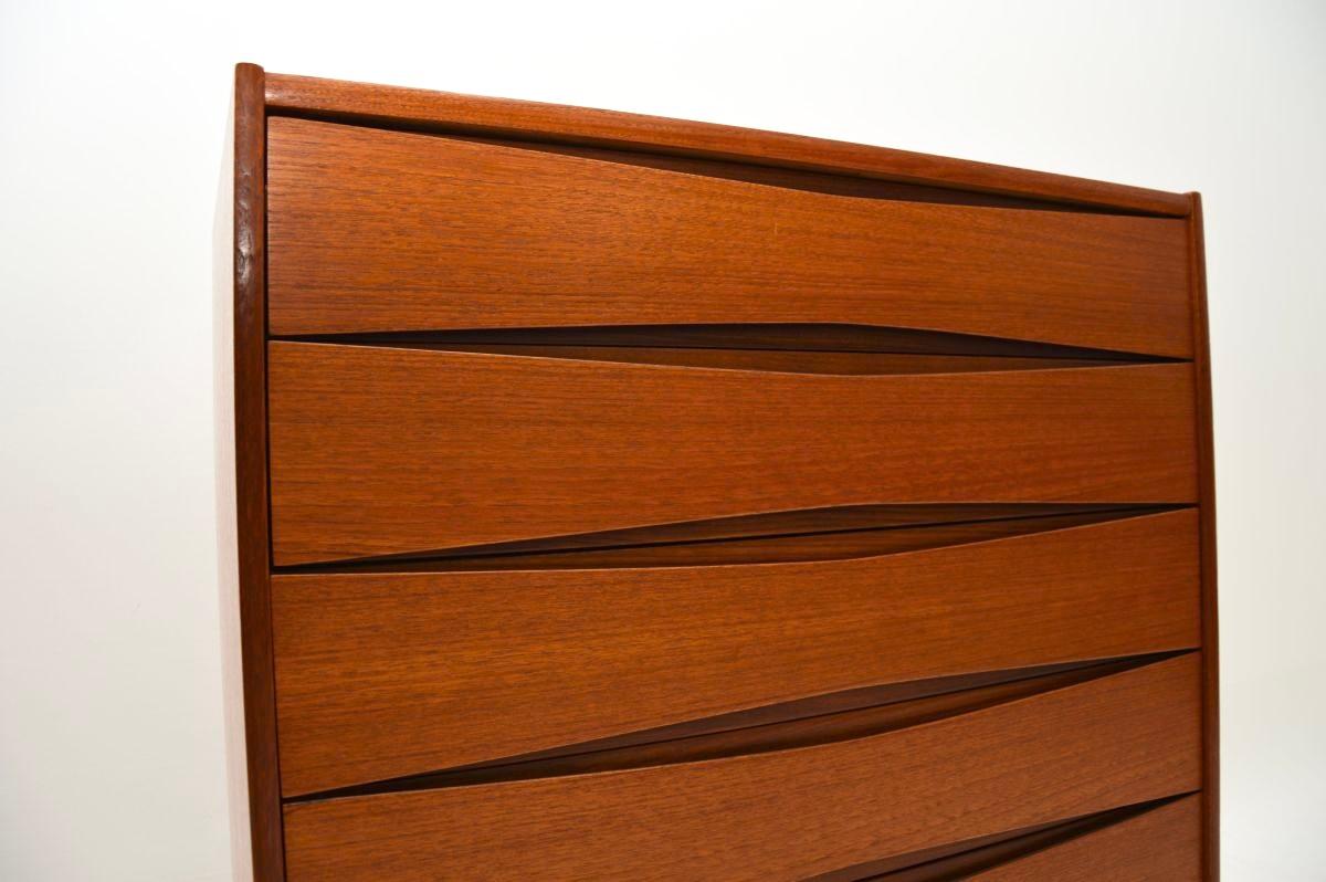 Metà XX secolo Cassettiera scandinava vintage in teak di Skeie & Co in vendita
