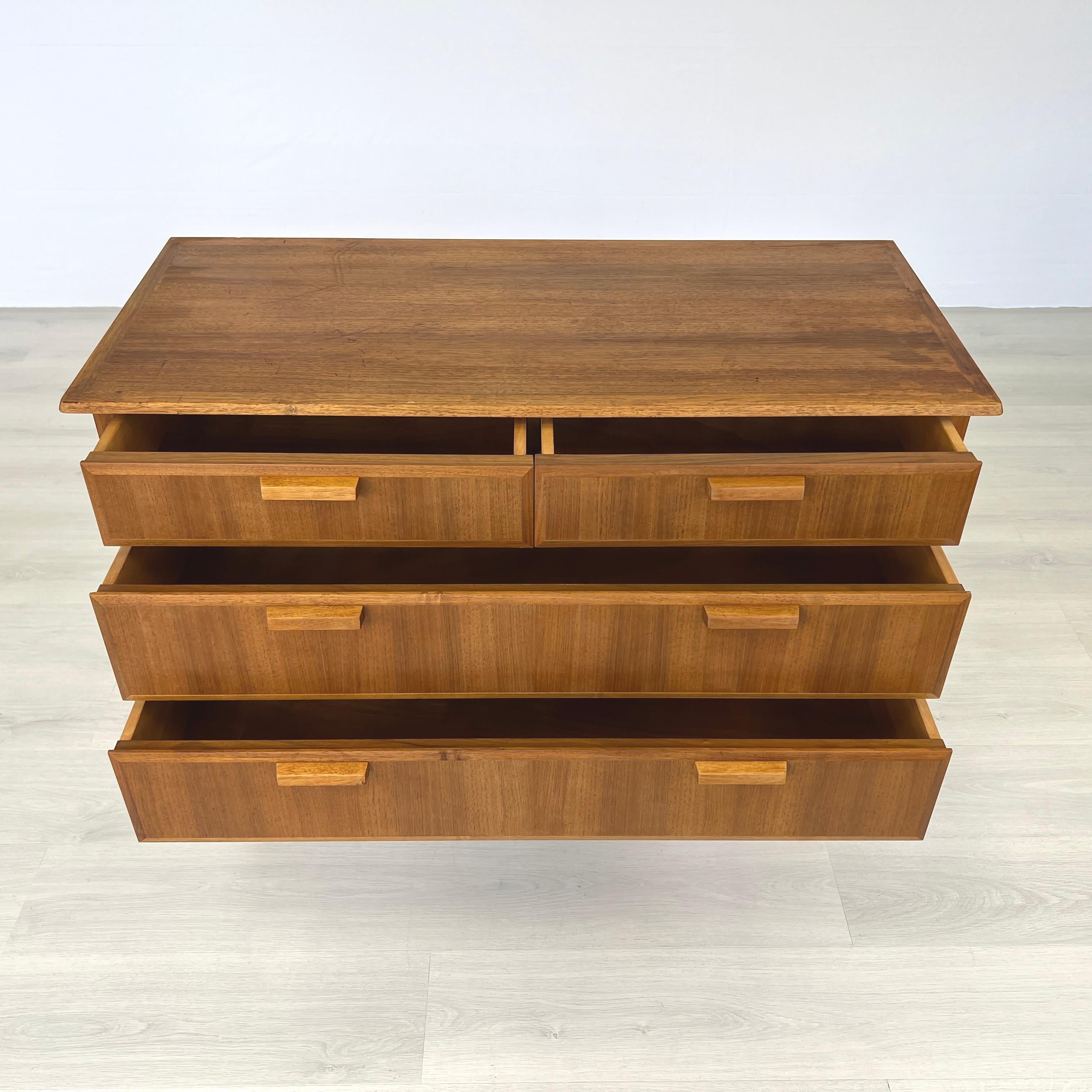 Danois Commode scandinave vintage en teck en vente