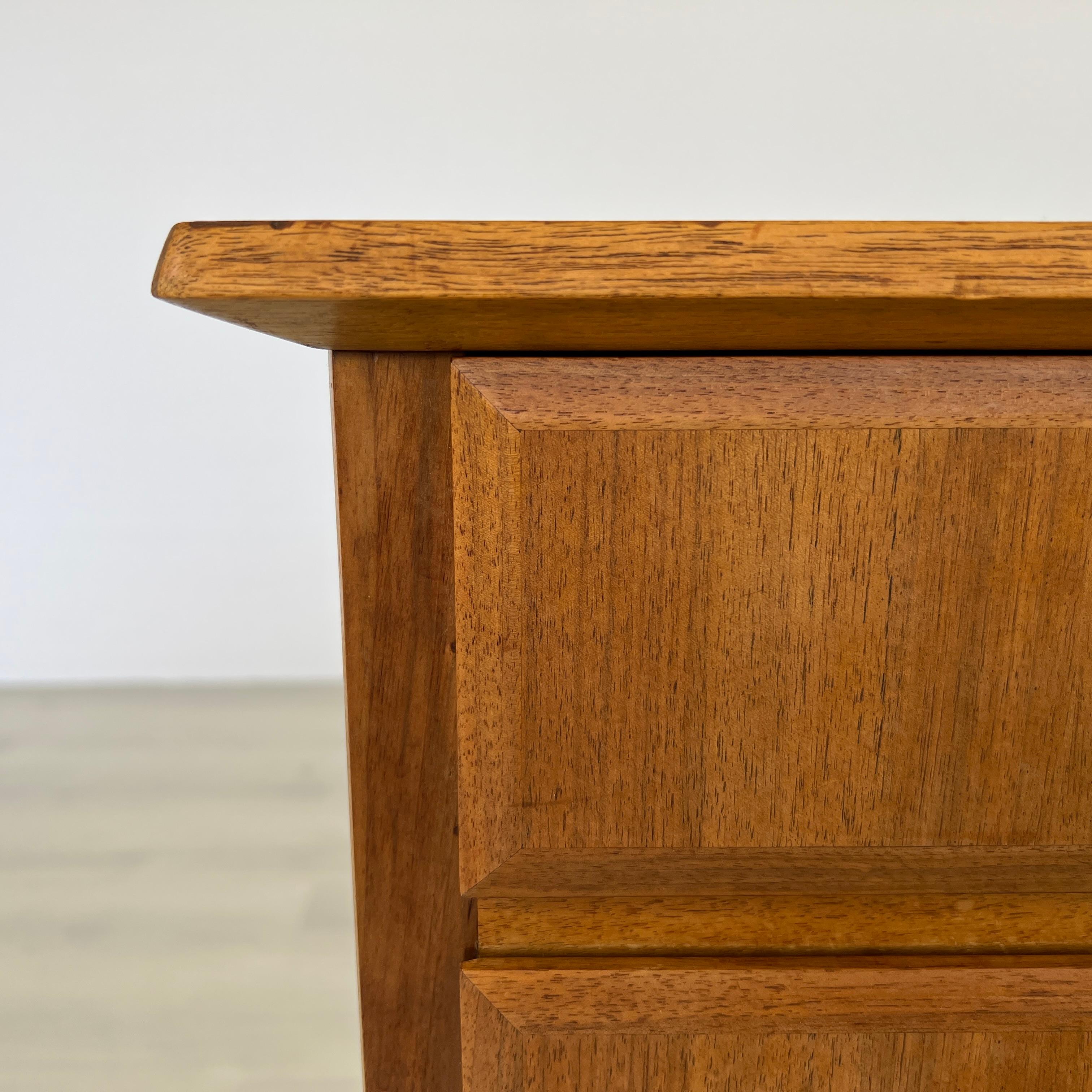 Commode scandinave vintage en teck en vente 2