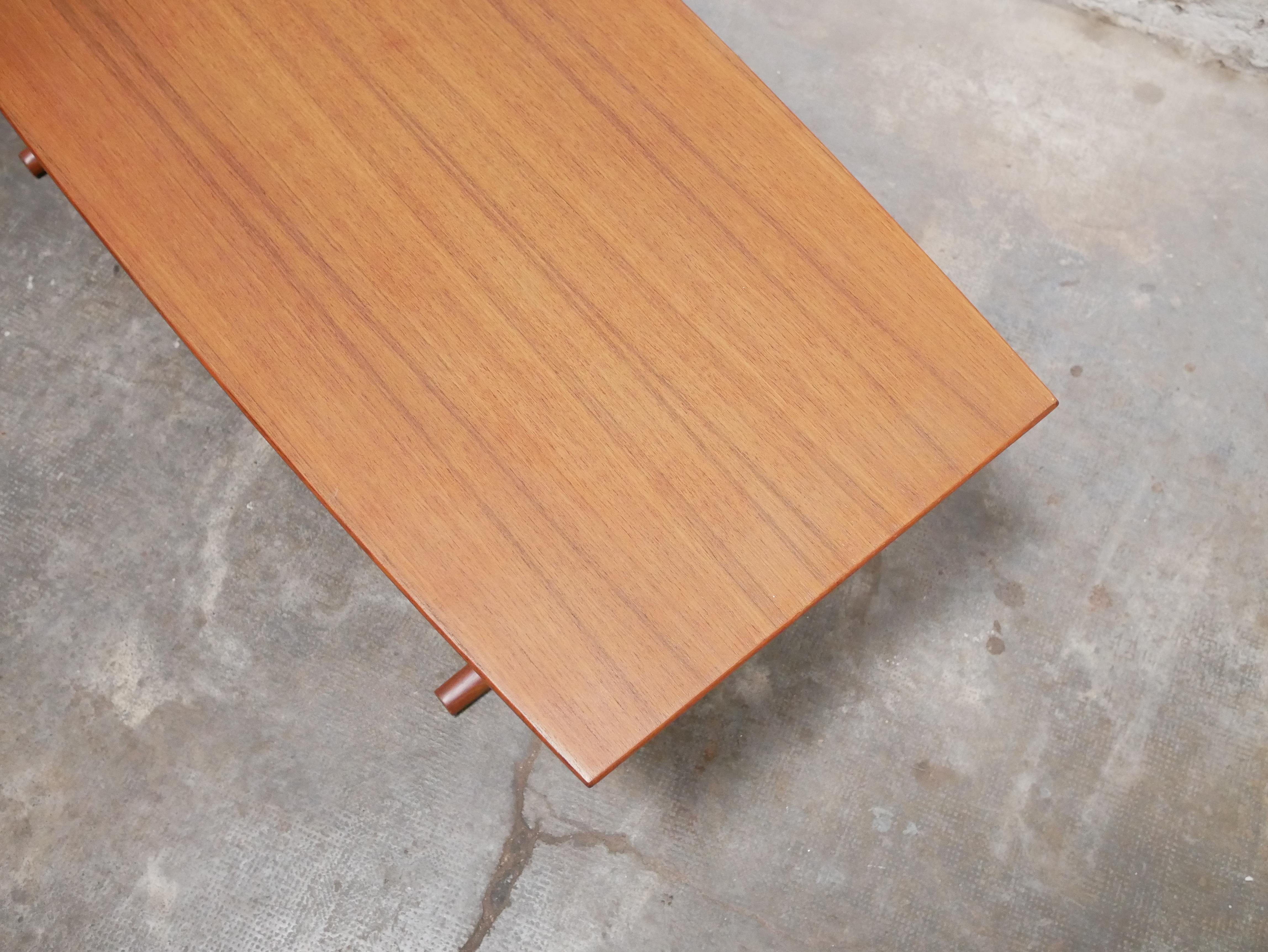 Table basse scandinave vintage en teck en vente 5
