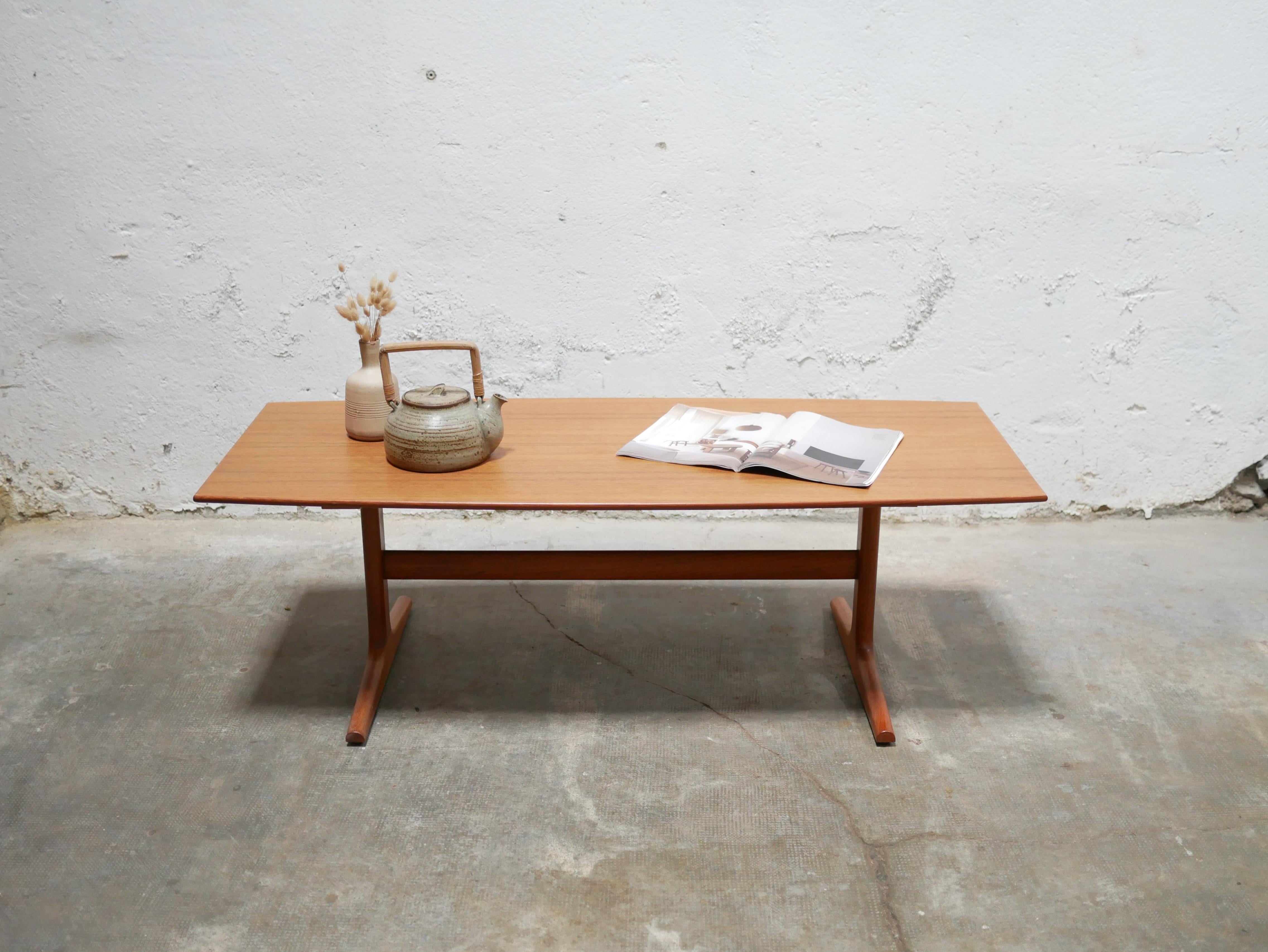 Table basse scandinave vintage en teck en vente 9