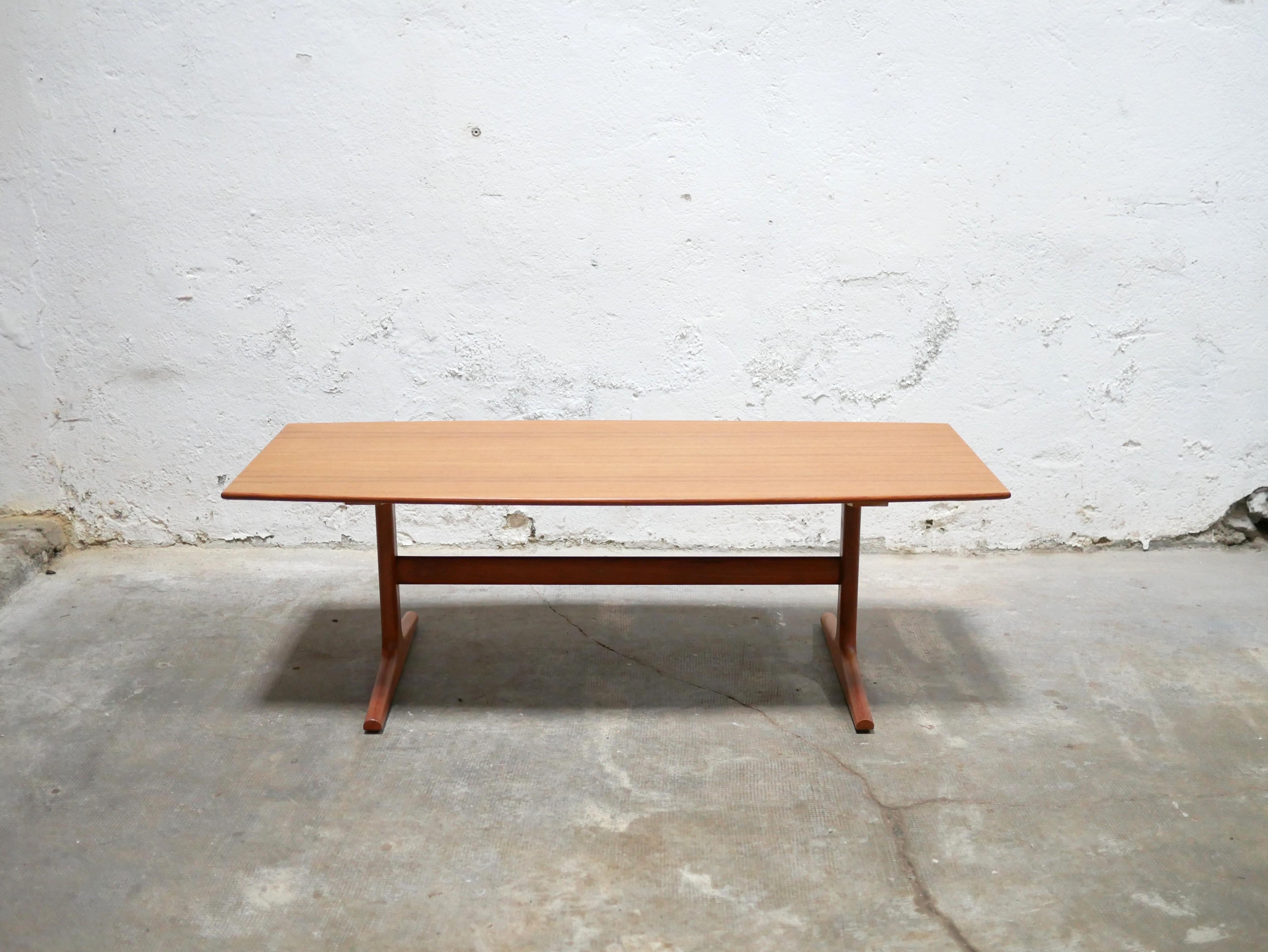 Table basse scandinave vintage en teck Bon état - En vente à AIGNAN, FR