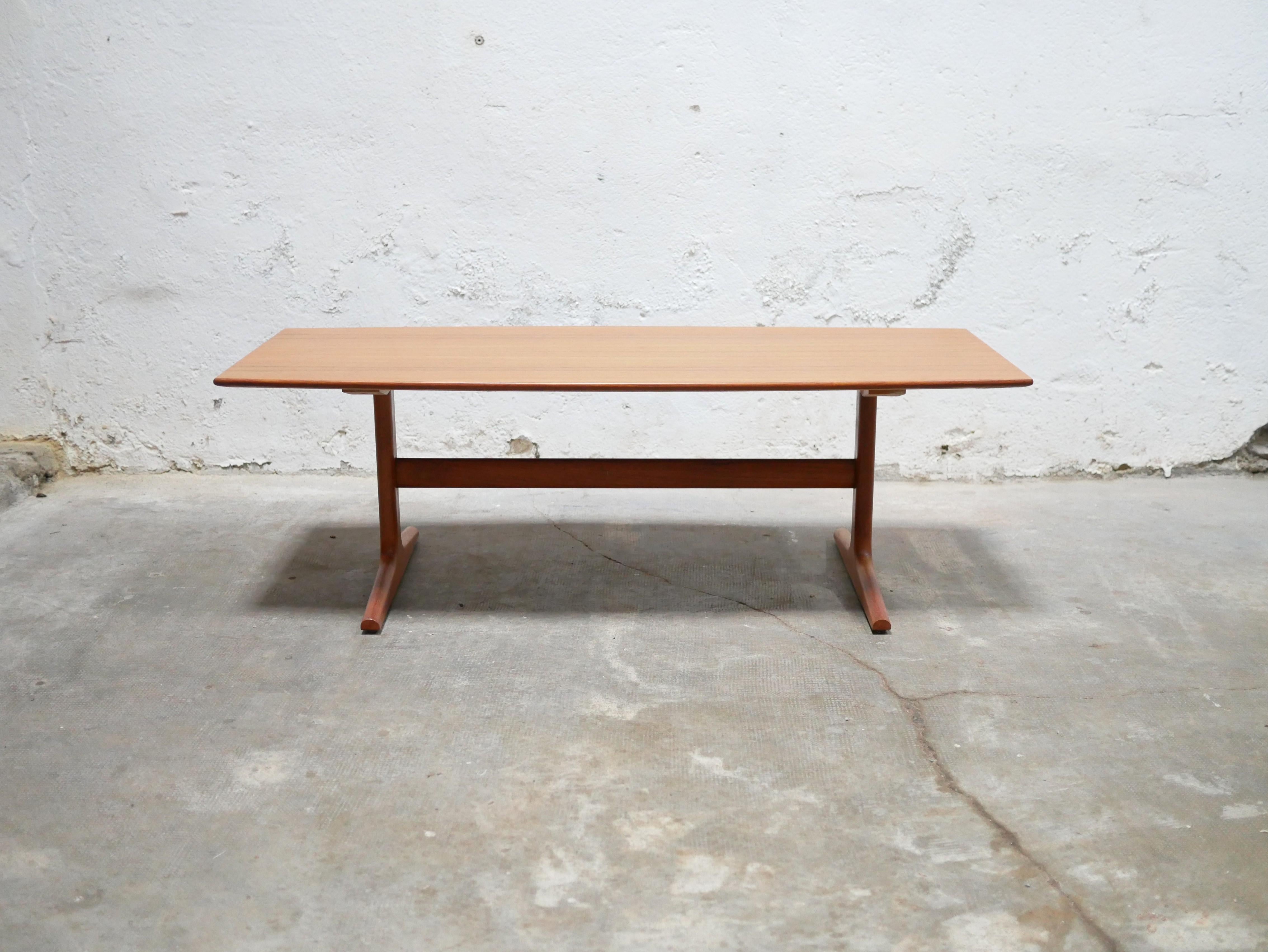 20ième siècle Table basse scandinave vintage en teck en vente