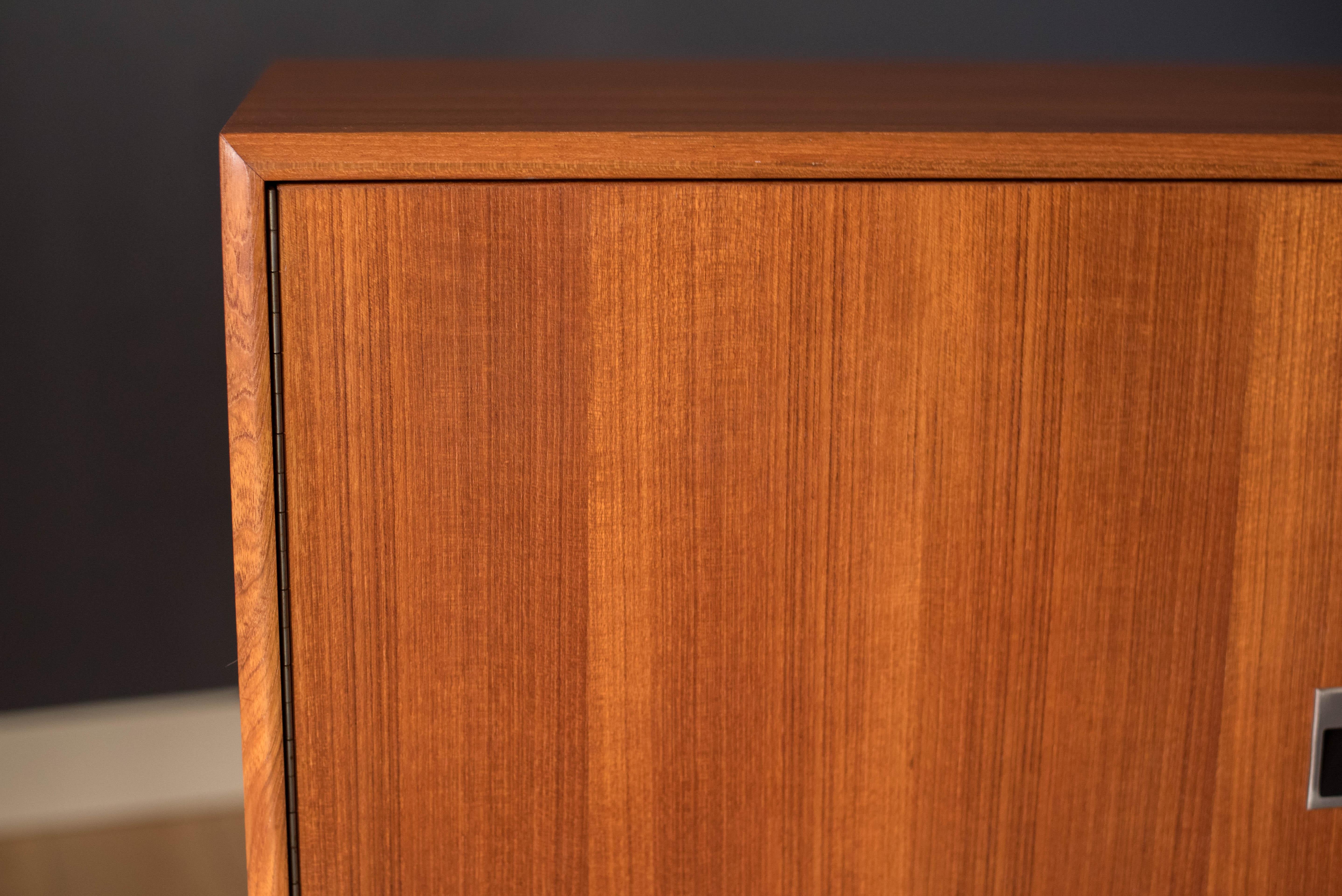 Vintage Scandinavian Teak Gentleman's Dresser Chest of Drawers In Good Condition In San Jose, CA