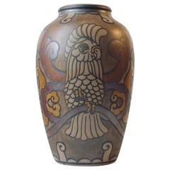 Vaso scandinavo vintage in terracotta con pappagallo di L. Hjorth, anni '40