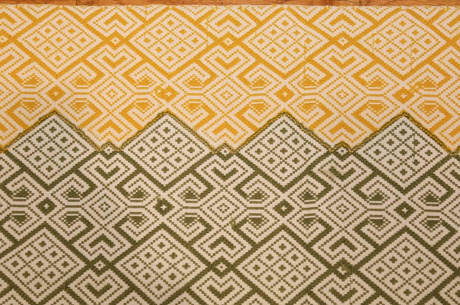 Svedese Tessuto scandinavo vintage. 4 ft 2 in x 5 ft 8 in in vendita