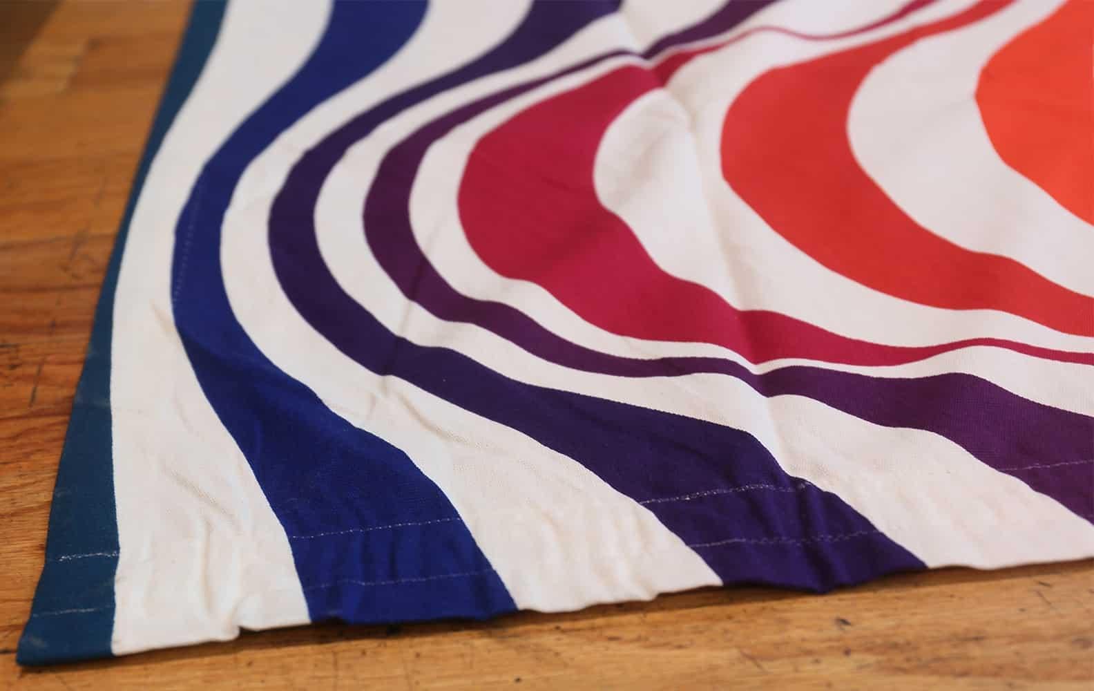 Skandinavisches Verner Panton-Textil im Vintage-Stil.7 ft 9 in x 7 ft 9 in im Zustand „Hervorragend“ im Angebot in New York, NY