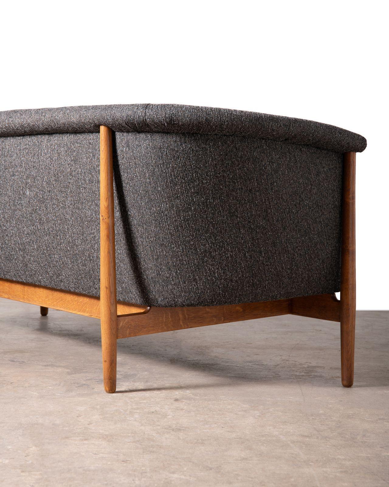 Vintage Scandinavian 'Vita' Sofa Designed By Nanna Ditzel for Søren Willadsen For Sale 3
