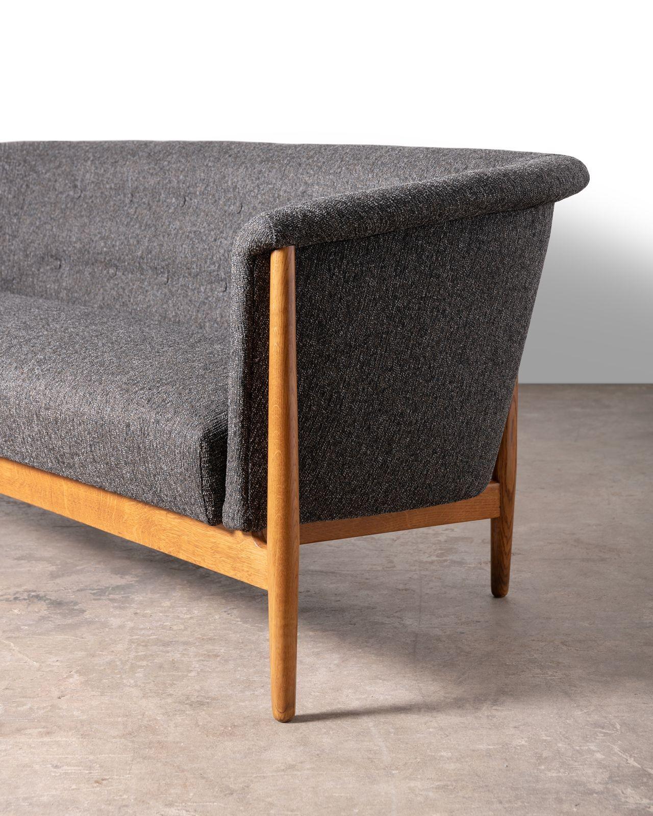Vintage Scandinavian 'Vita' Sofa Designed By Nanna Ditzel for Søren Willadsen For Sale 4