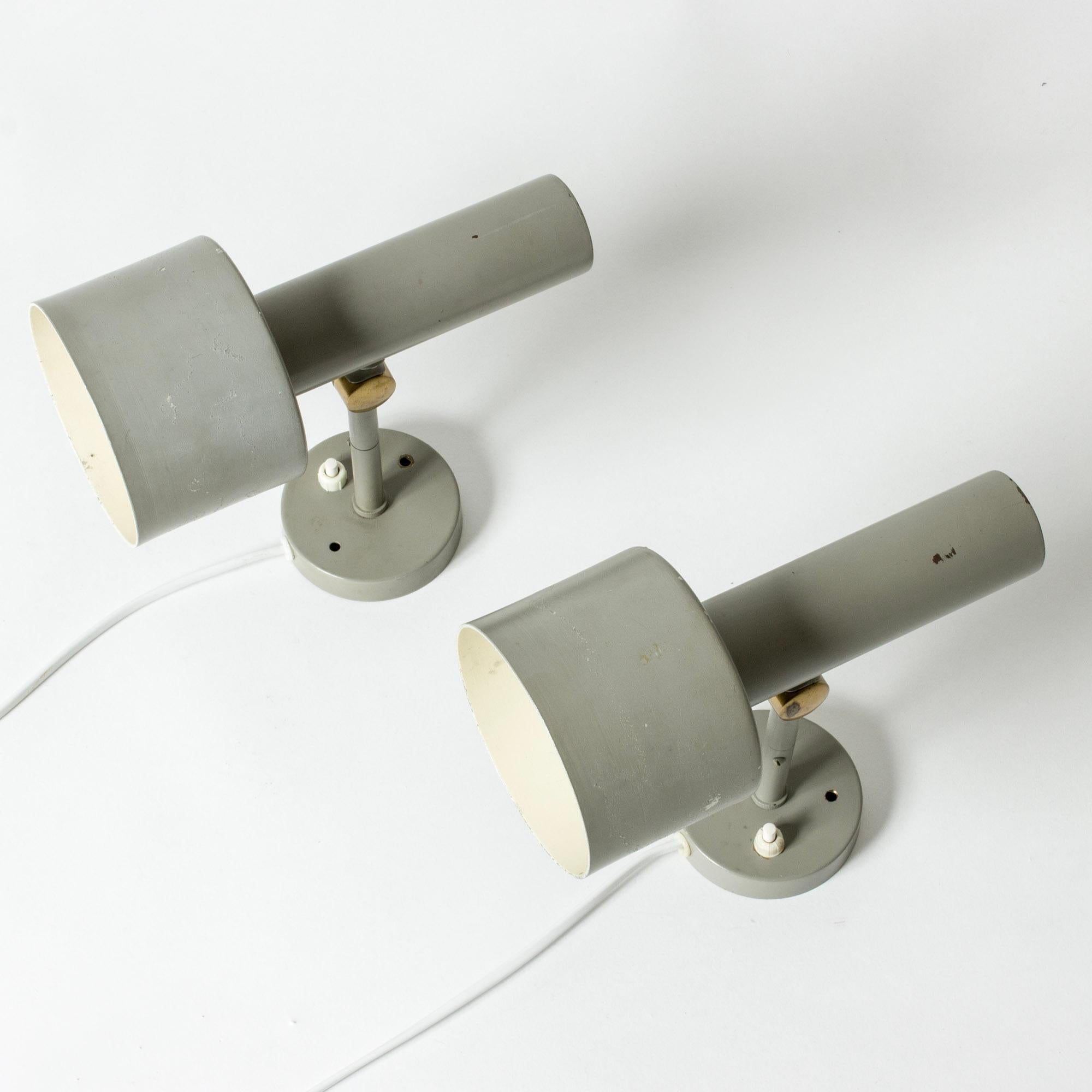 Pair of neat wall lamps by Hans Bergström with original grey lacquer. Cool, clean design with an industrial touch.

Hans Bergström was the owner and creative director of the lighting firm Ateljé Lyktan, which he founded in Åhus in the early 1930s.