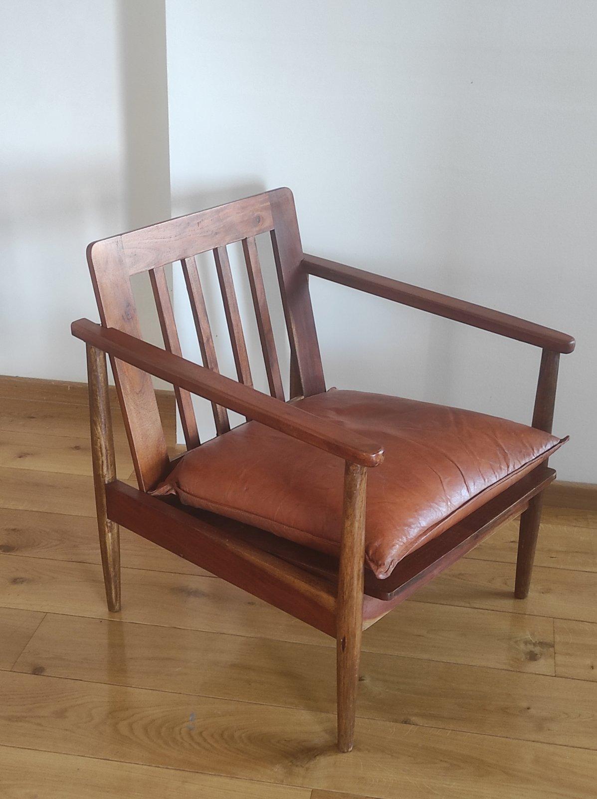 Mid-Century Modern Vintage Scandinavian Walnut Longue Chair 1960s For Sale