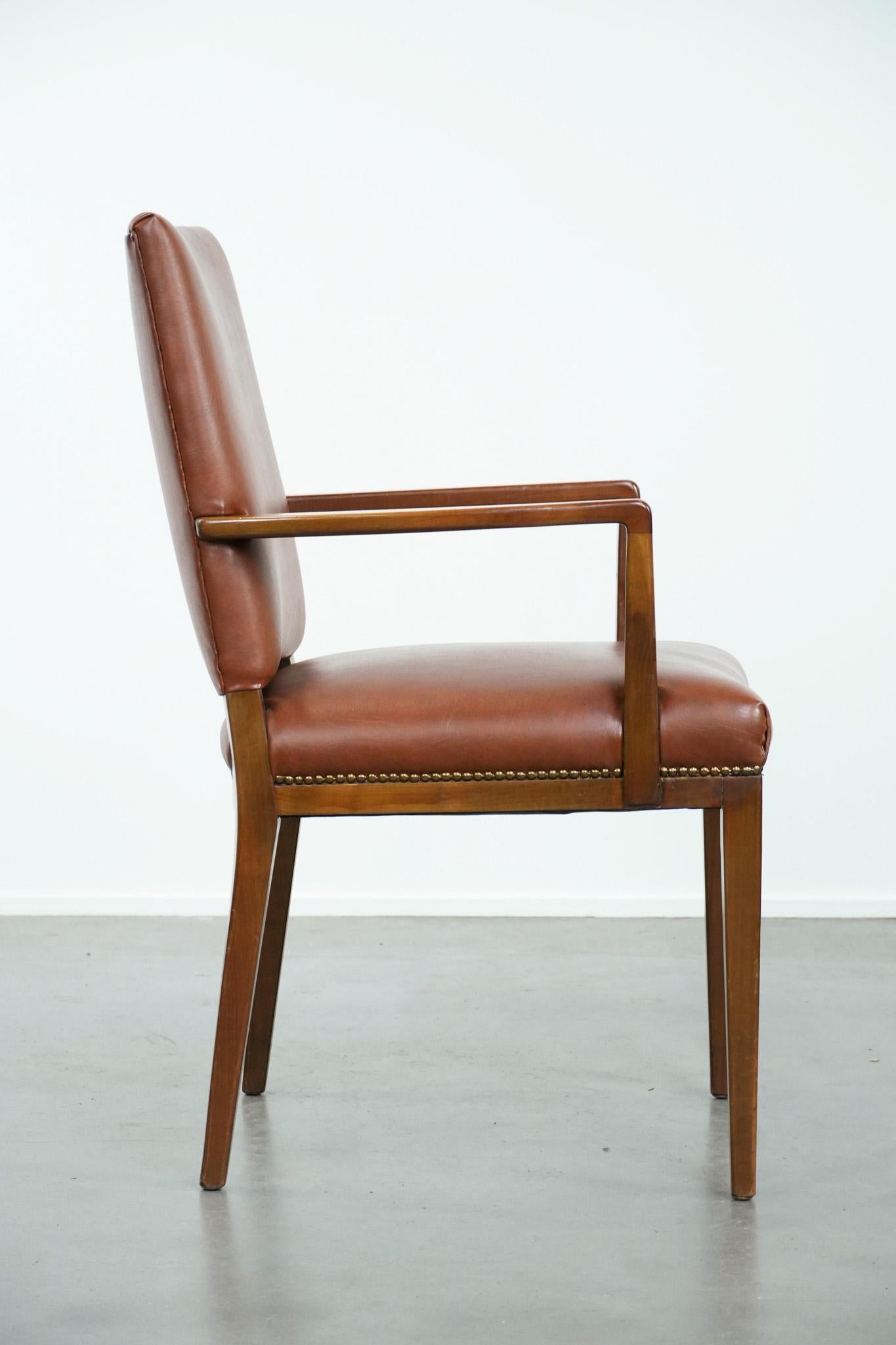 Vintage skandinavischen Holz und Kuhfell Seite / Schreibtisch / Stuhl aus den 60er / 70er Jahren (Klassisch-römisch) im Angebot