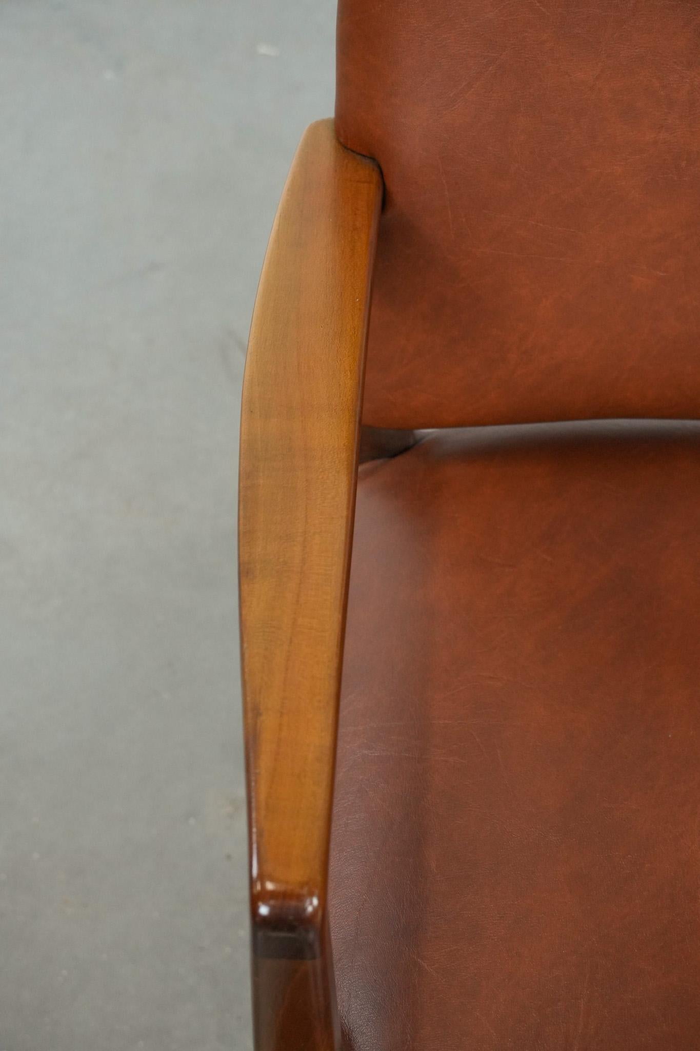 Vintage skandinavischen Holz und Kuhfell Seite / Schreibtisch / Stuhl aus den 60er / 70er Jahren (Leder) im Angebot