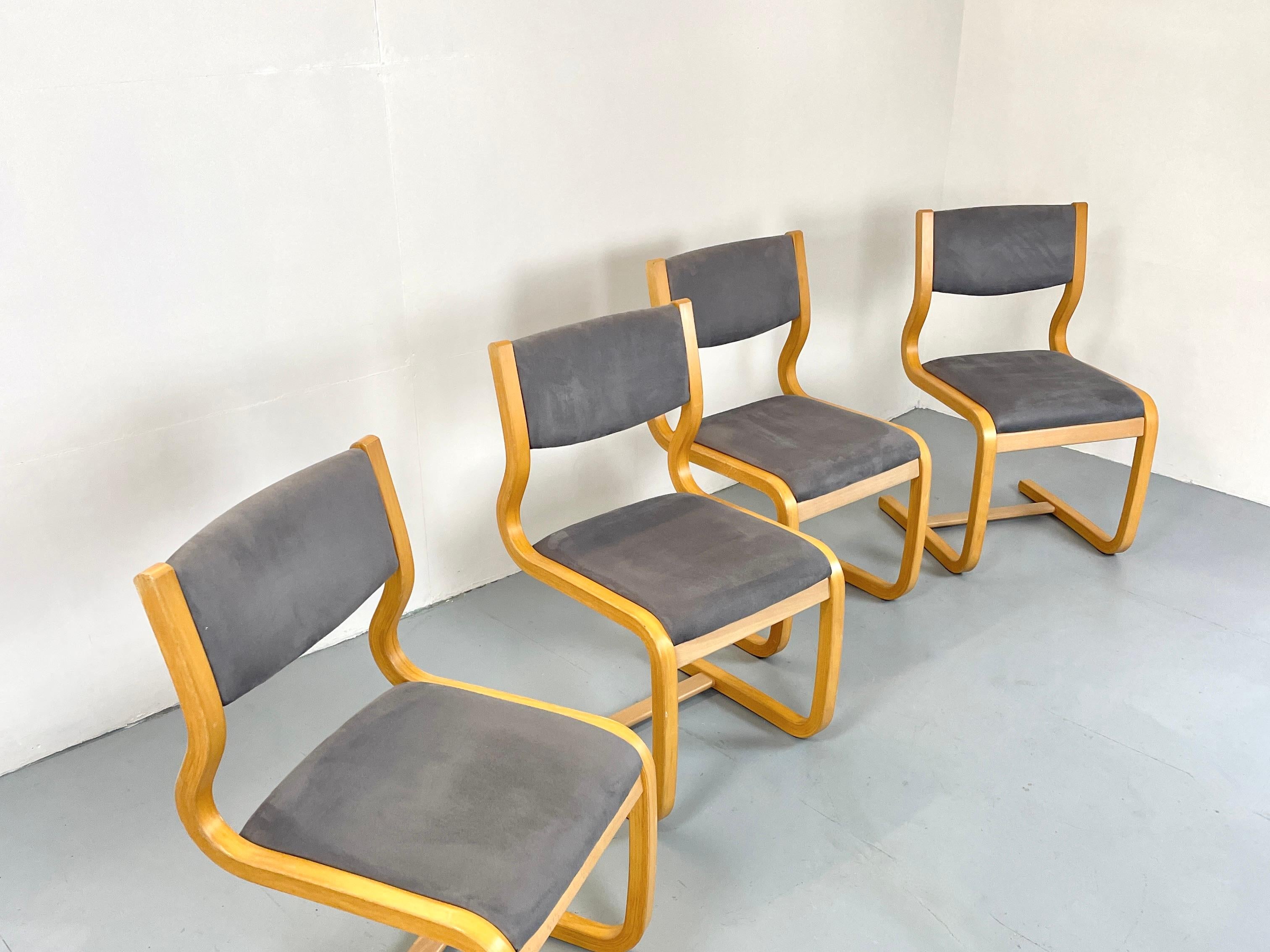 Vintage Scanidavian Cantilever Chairs Beech Midcentury In Good Condition For Sale In Alsdorf, NW