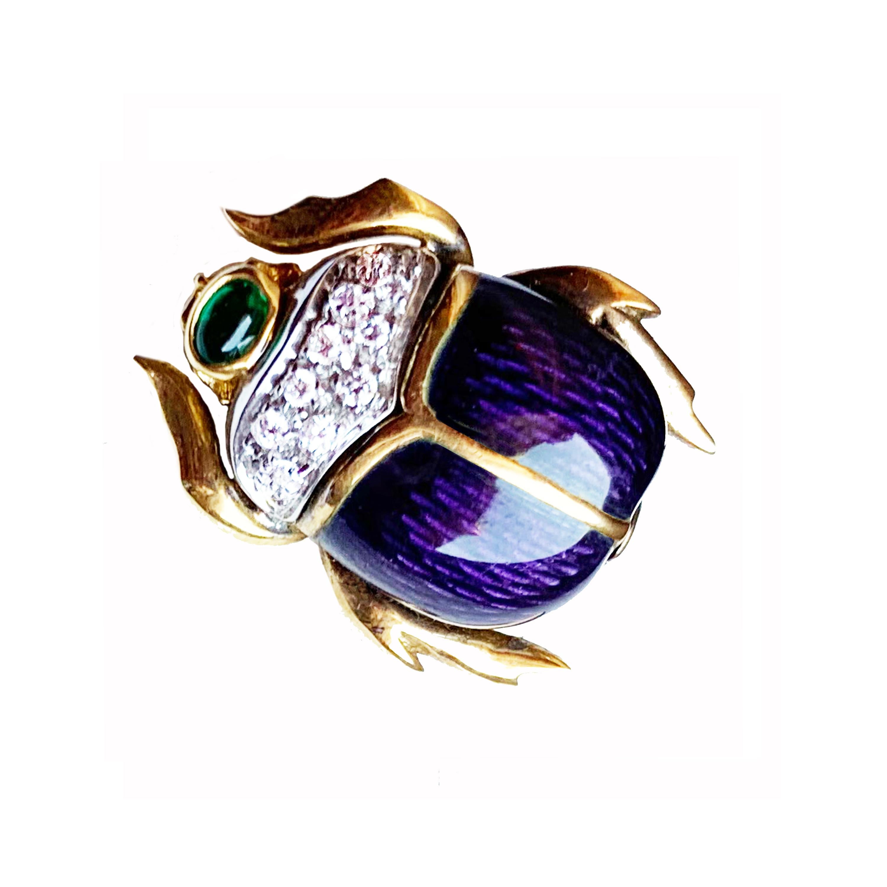 This beautiful brooch in 18 Kt gold, enamels, diamonds and emerald, which depicts a scarab, was made by a talented Italian goldsmith
Over the history and religious beliefs surrounding the Scarab Symbol which was one of the most important religious