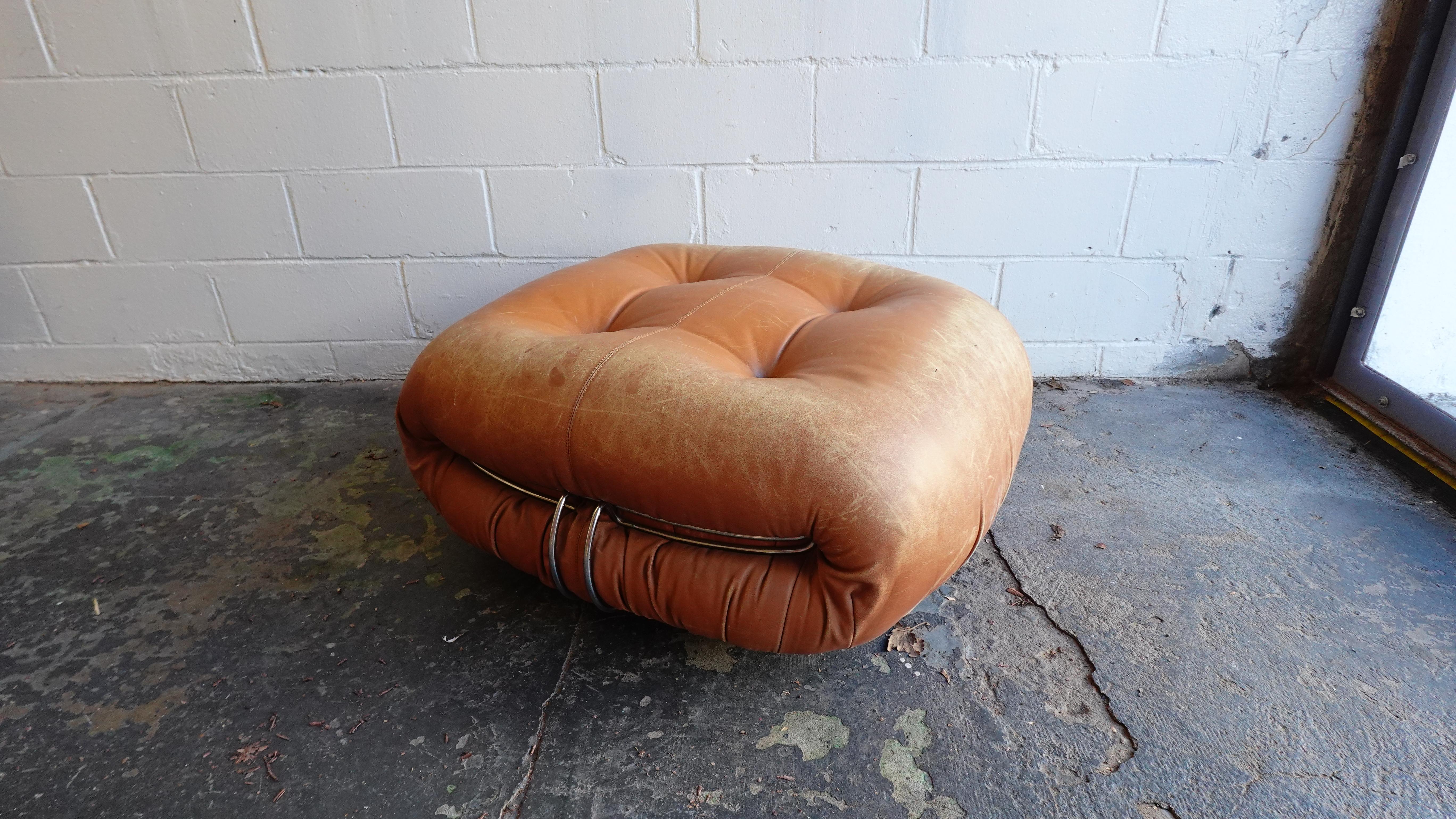 Italian Vintage Scarpa for Cassina Soriana Ottoman in Leather, Italy-1969 For Sale