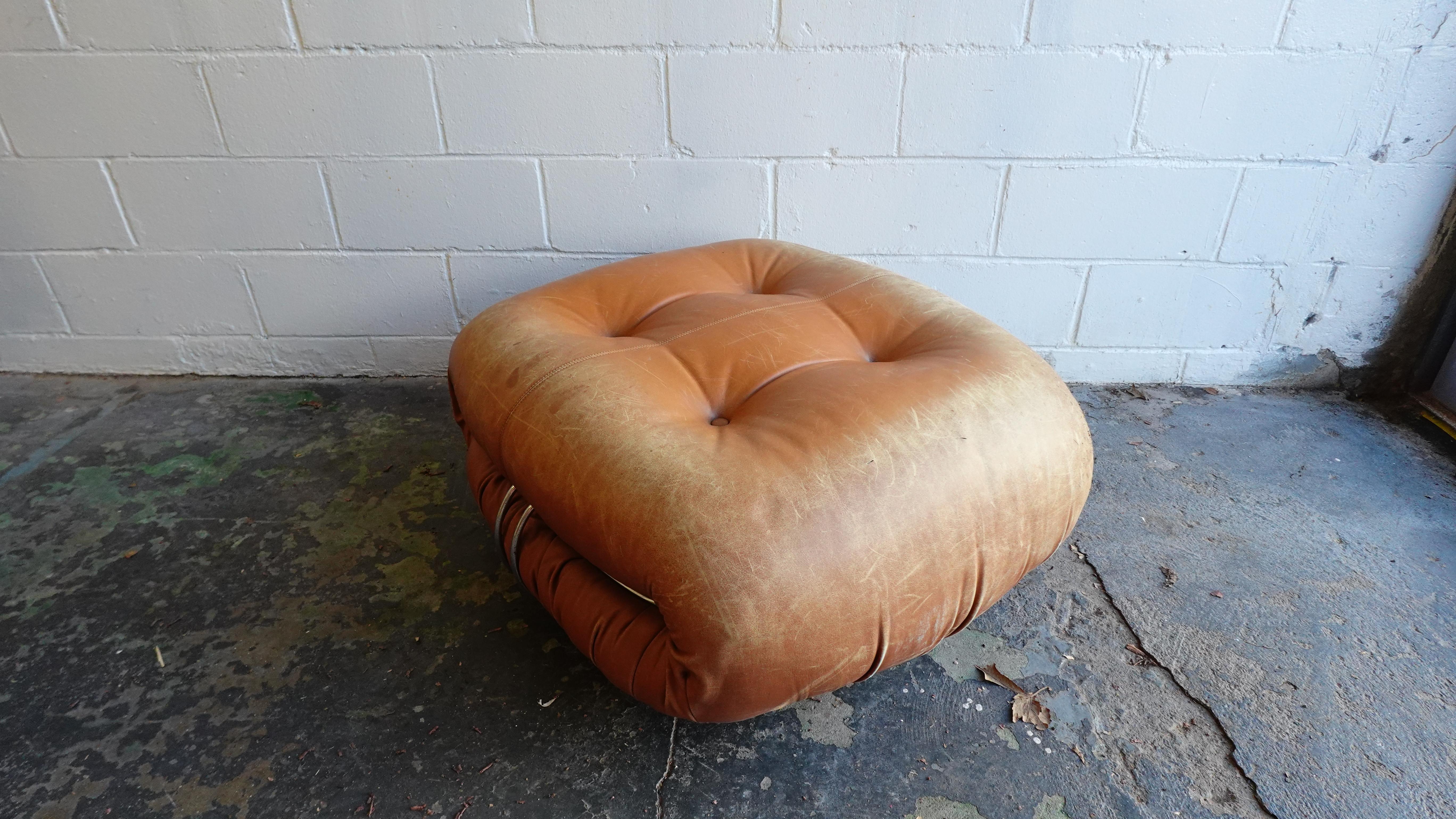 Vintage Scarpa for Cassina Soriana Ottoman in Leather, Italy-1969 In Fair Condition For Sale In Brooklyn, NY