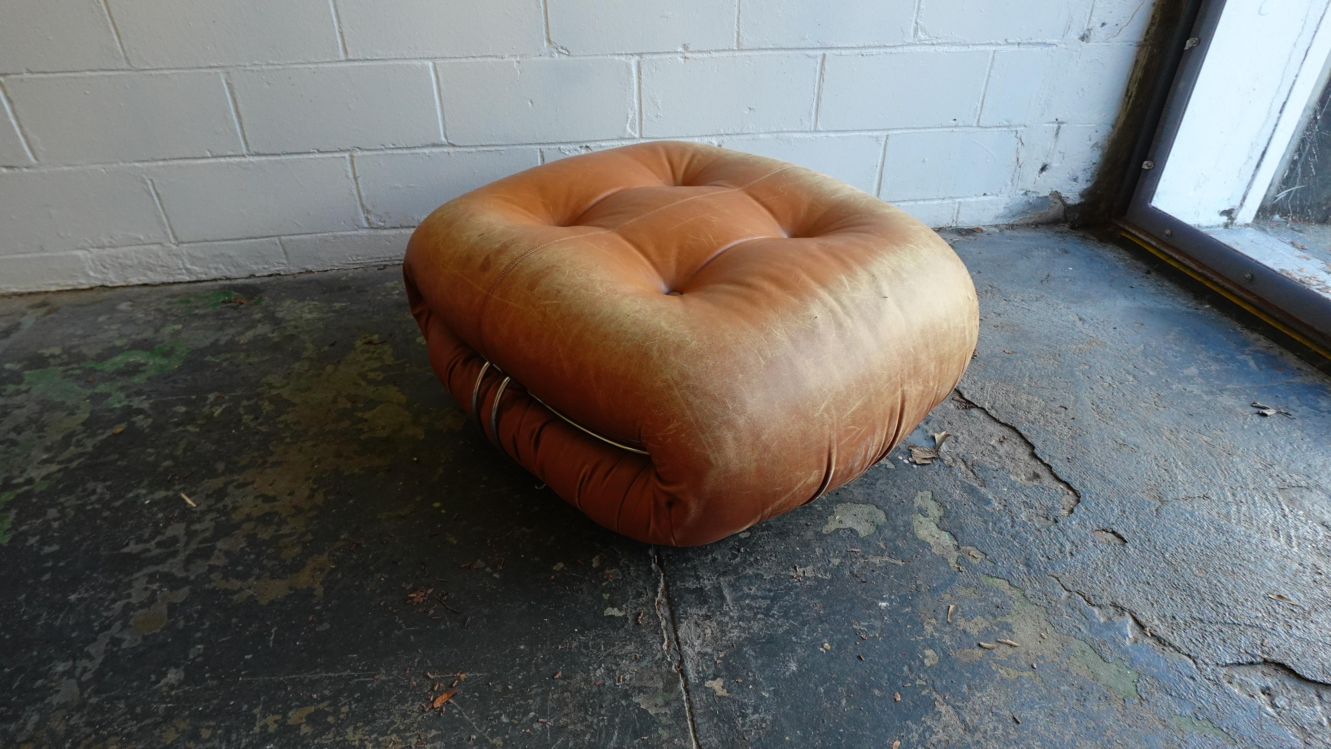 Mid-20th Century Vintage Scarpa for Cassina Soriana Ottoman in Leather, Italy-1969 For Sale
