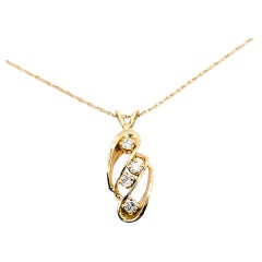 Collier pendentif vintage en or jaune 14k à diamants dispersés
