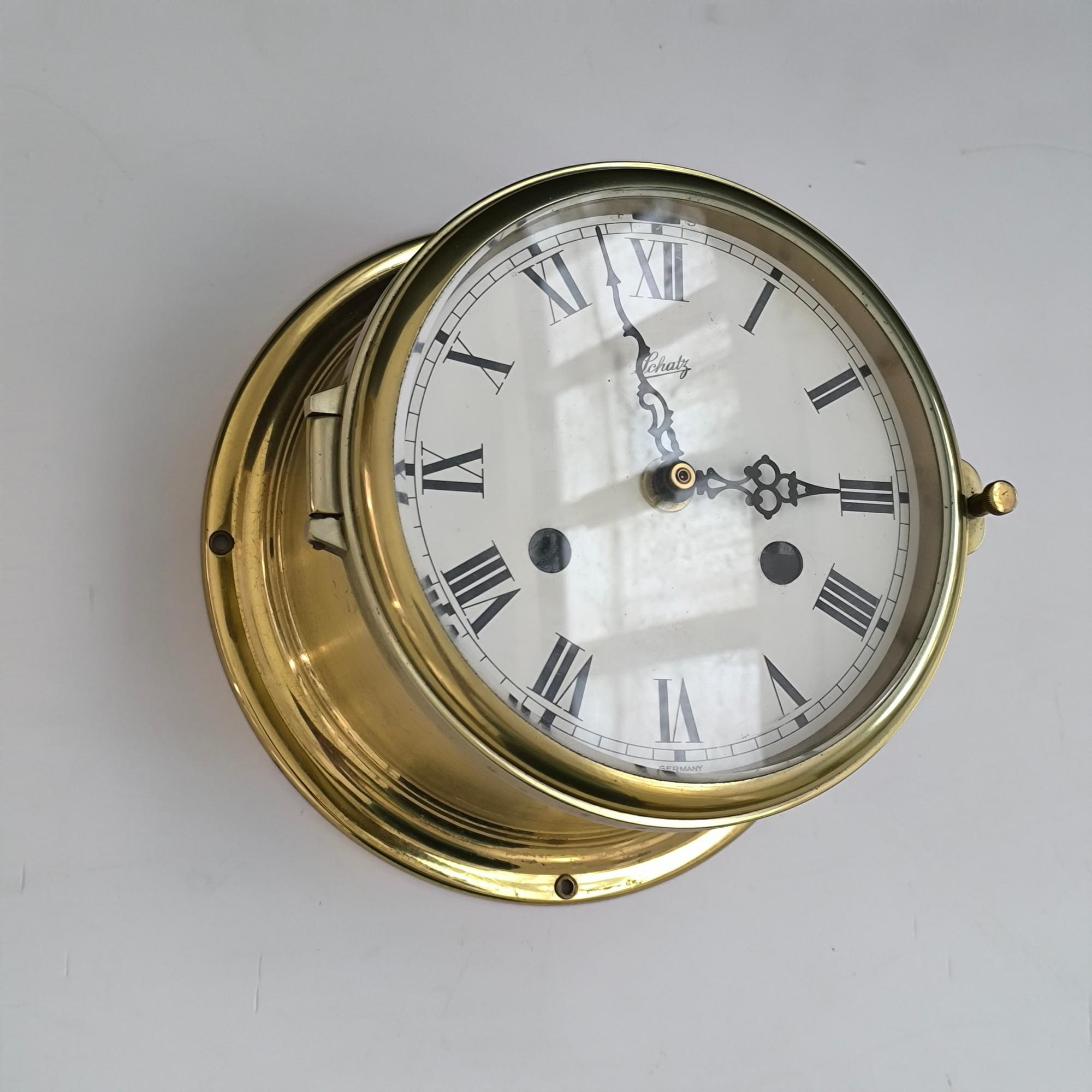 Mid-Century moderno Orologio da parete in ottone Schatz Royal Mariner, Germania Ovest, alimentazione a batteria in vendita