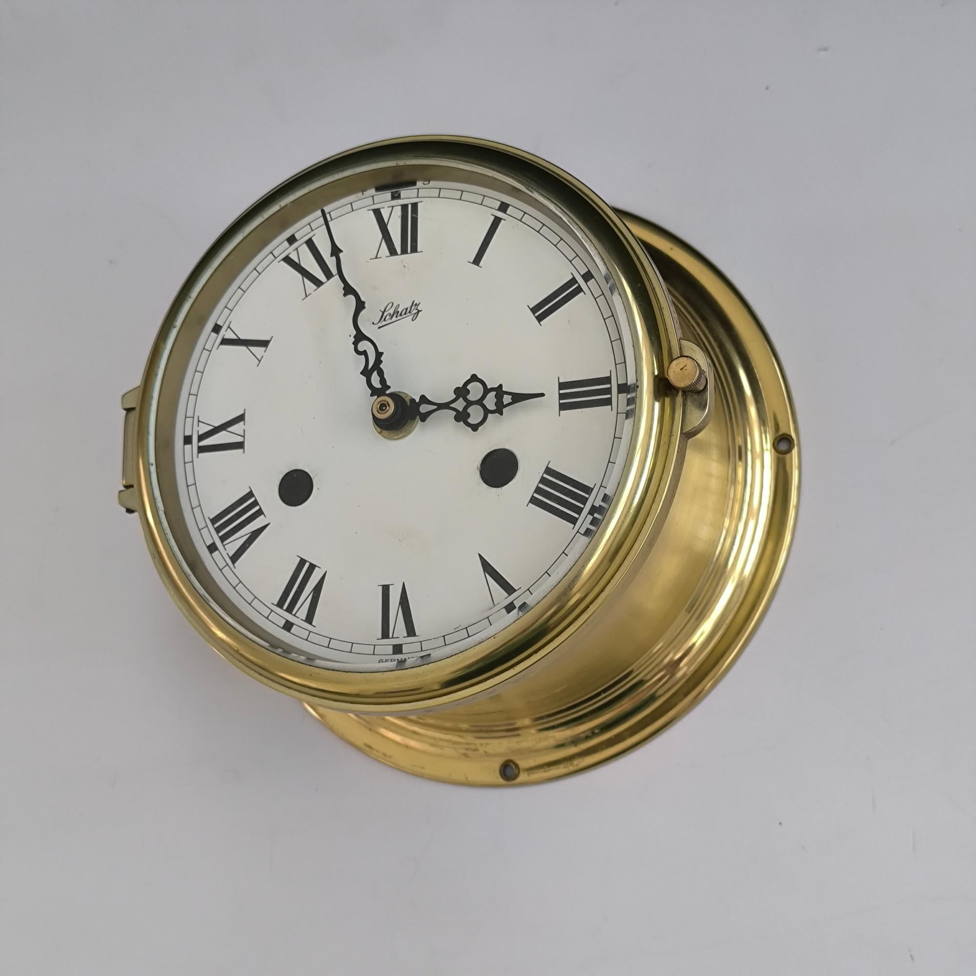Tedesco Orologio da parete in ottone Schatz Royal Mariner, Germania Ovest, alimentazione a batteria in vendita