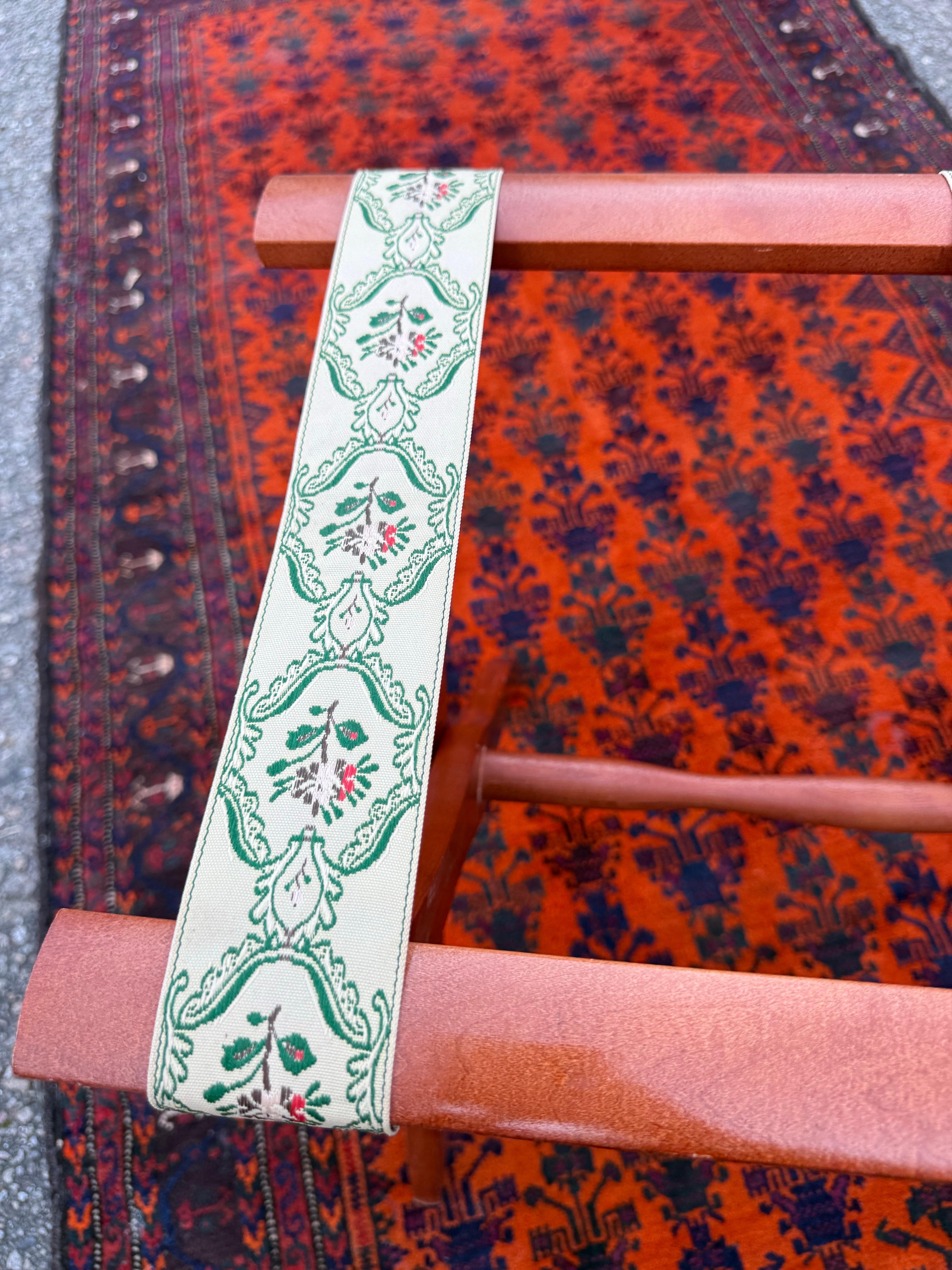 Vintage Scheibe Folding Wooden Luggage Rack In Good Condition For Sale In Charleston, SC