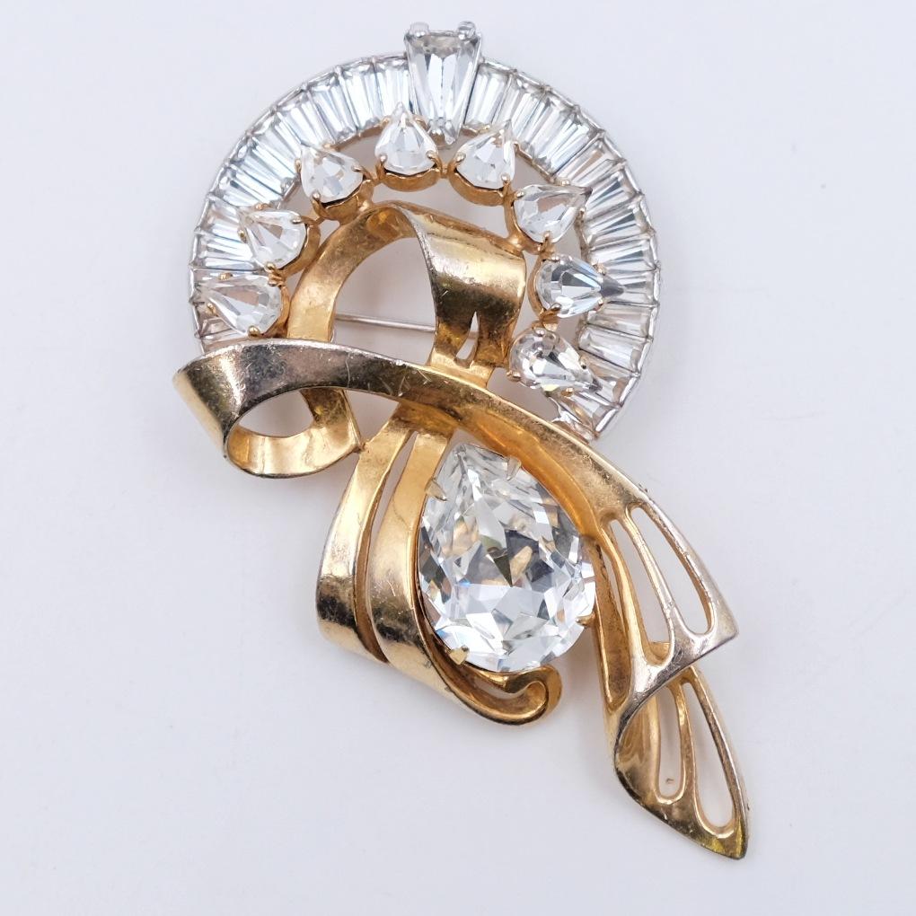 Women's or Men's Vintage Schiaparelli Brooch With Rhinestones 1940s