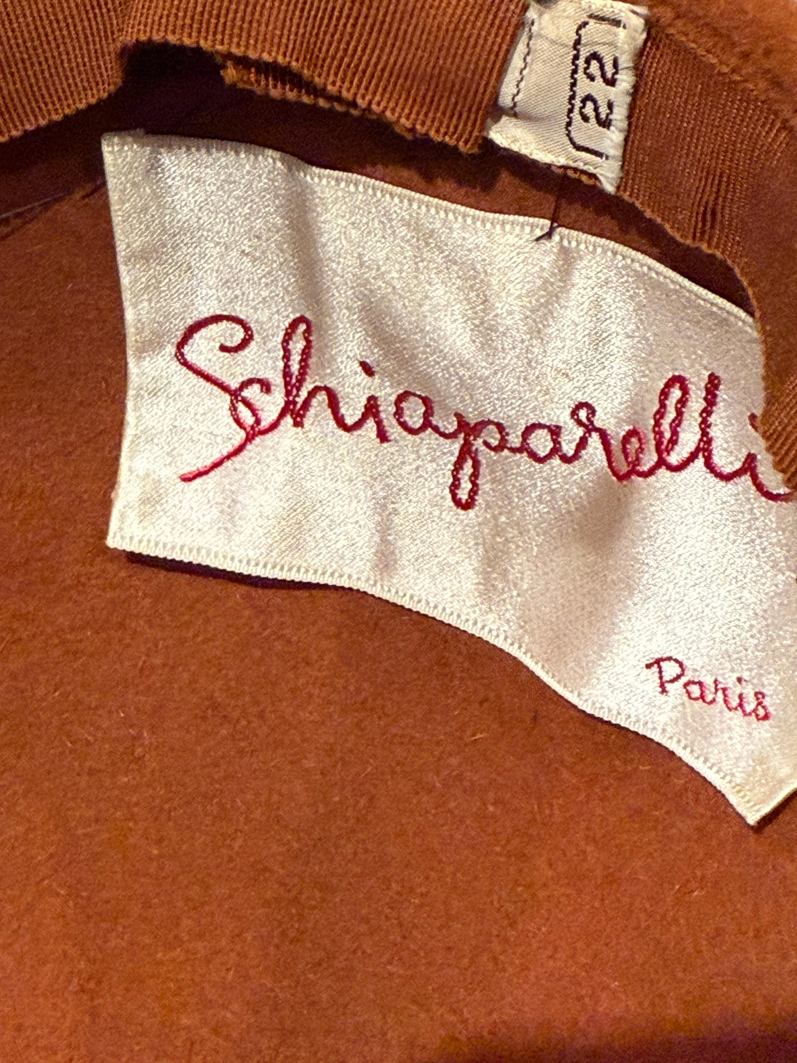 Cappello da cocktail in velluto anni '50 Schiaparelli Paris - Pom di piume e strass in vendita 1