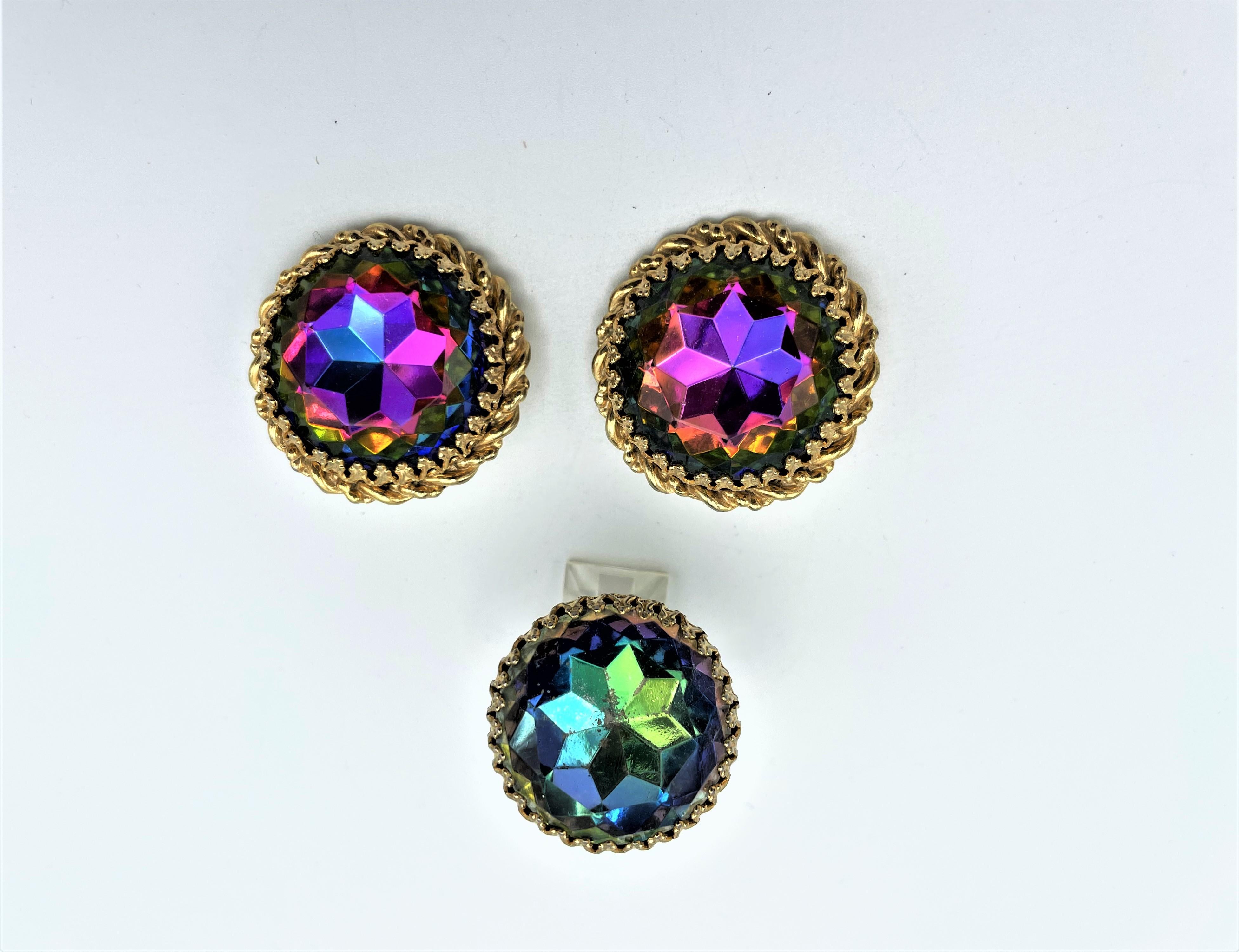 Vintage Schiaparlli clip-on earring, round with huge rhinestone, France 1960  In Excellent Condition For Sale In Stuttgart, DE