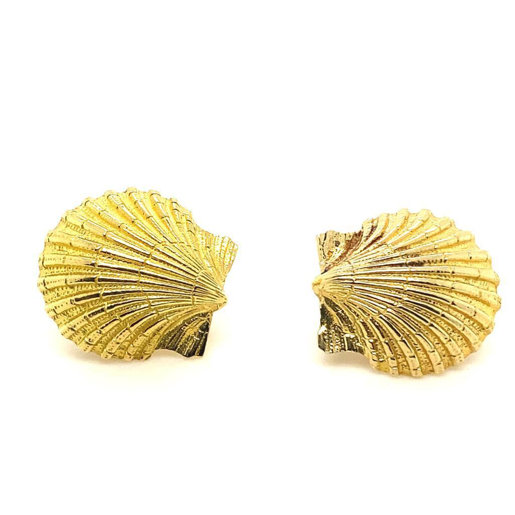 Ein Paar Vintage Schlumberger f�ür Tiffany 14 Karat Gelbgold Muschel Clip Ohrringe.

Dieses gewagte Paar Ohrringe ist jeweils als realistische Muschel gestaltet.

Signiert 'TIFFANY SCHLUMBERGER' auf der inneren Schalenrückseite der beiden Ohrringe