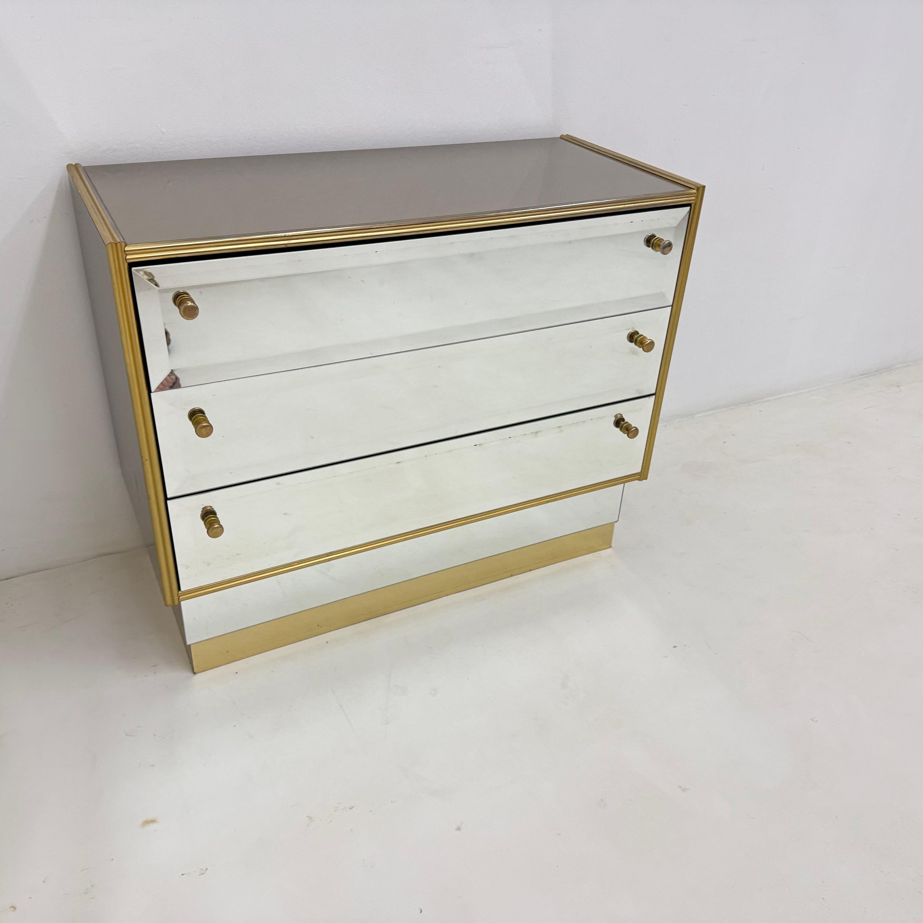 Cómoda vintage con espejo Schöninger, años 70 en venta 4