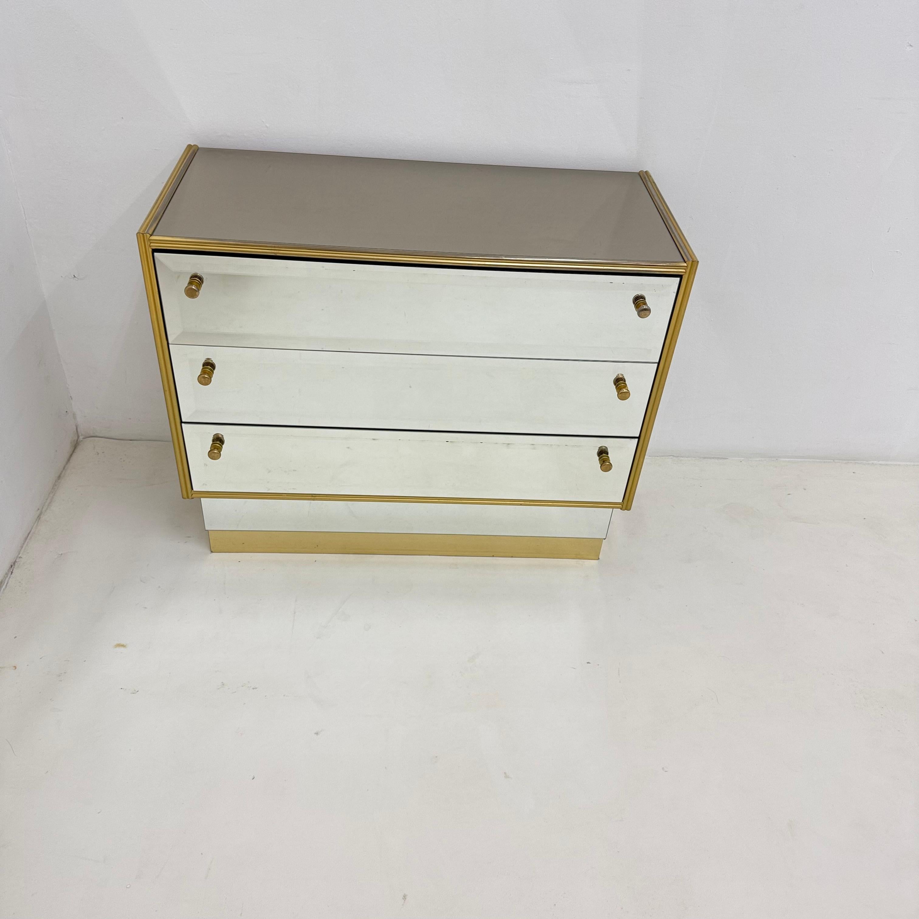 Cómoda vintage con espejo Schöninger, años 70 en venta 6