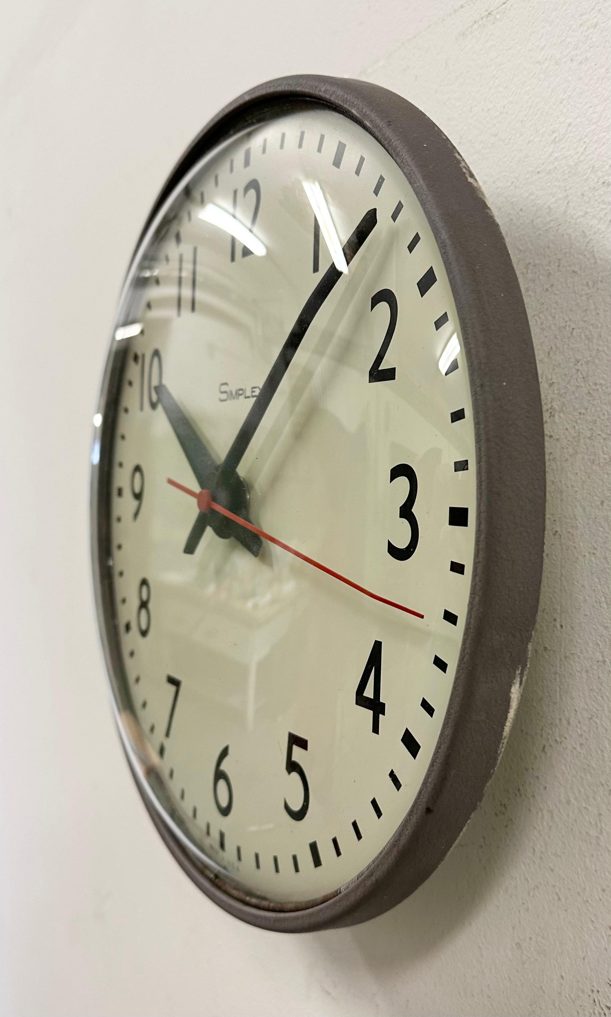 Américain Horloge murale d'école vintage de Simplex, années 1970
