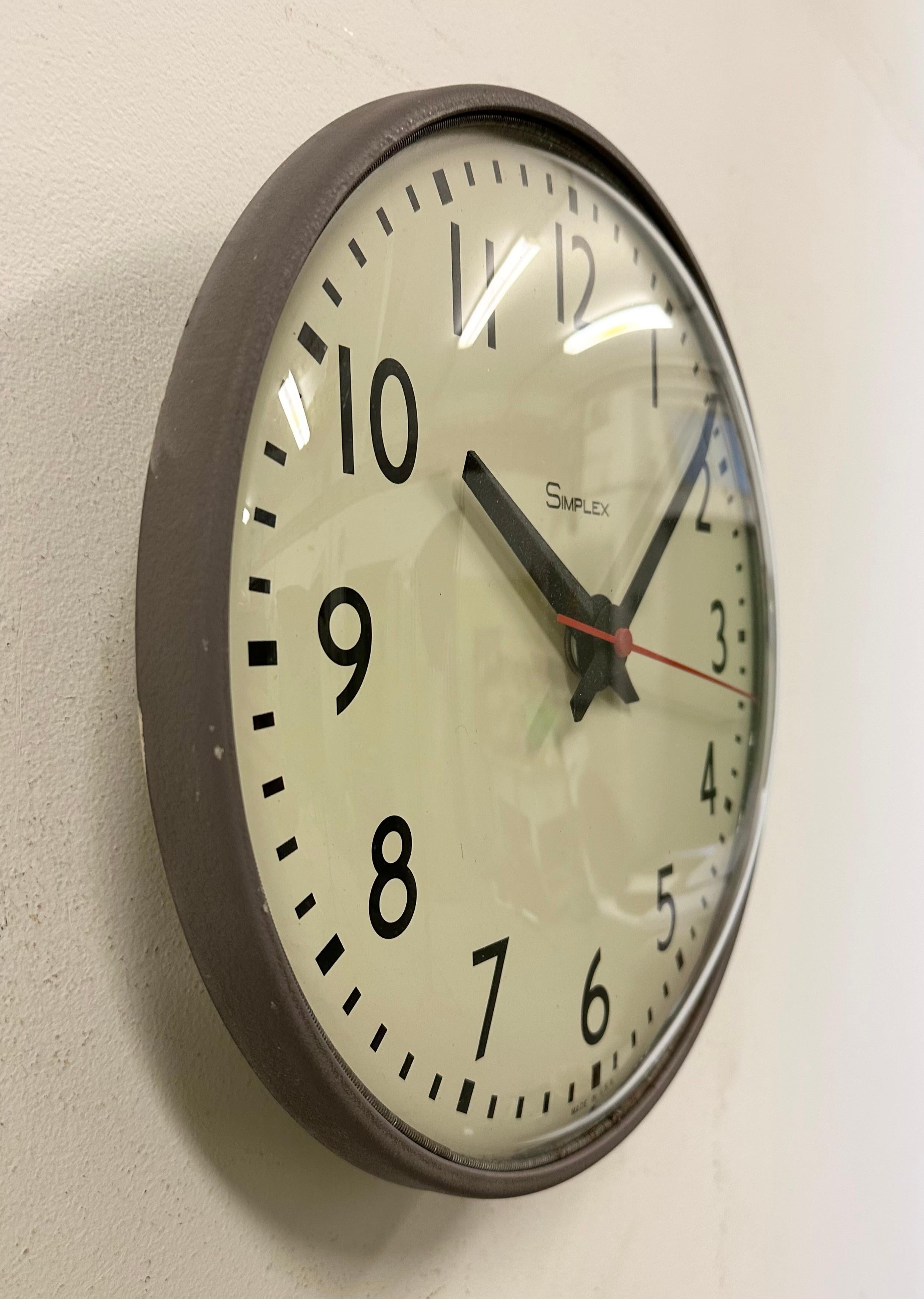 Horloge murale d'école vintage de Simplex, années 1970 Bon état à Kojetice, CZ