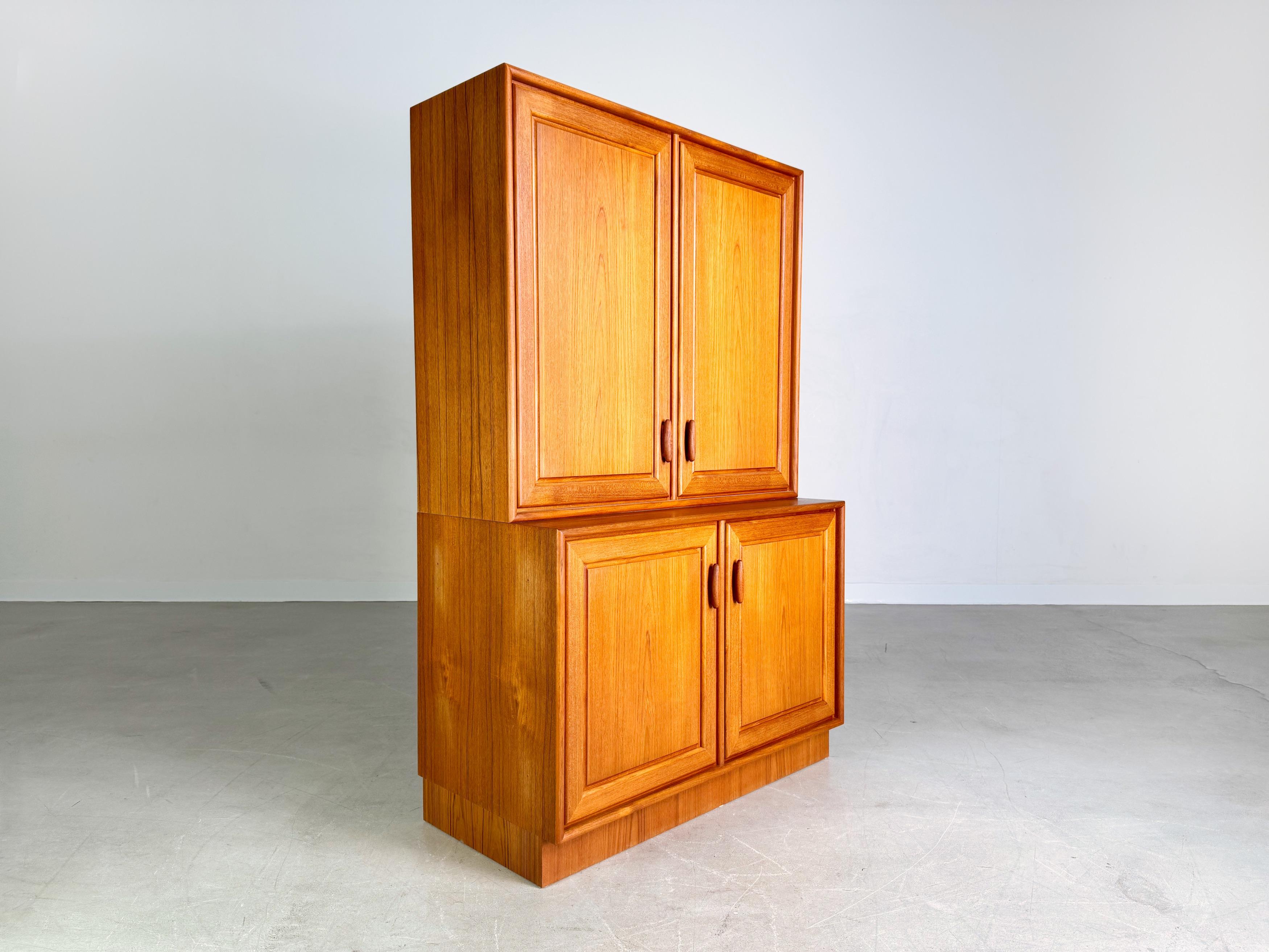 Tedesco Vintage Schrank Midcentury Heinrich Riestenpatt RT Möbel Kommode Teak in vendita