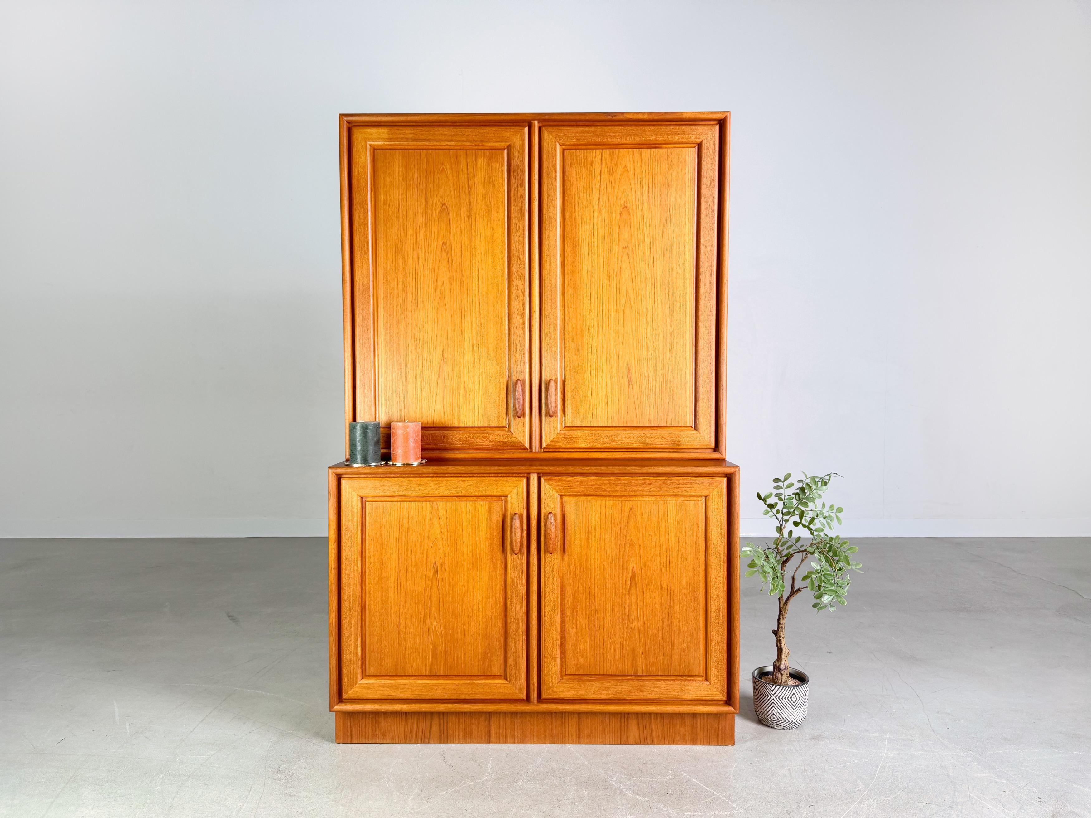 Vintage Schrank Midcentury Heinrich Riestenpatt RT Möbel Kommode Teak In condizioni buone in vendita a Berlin, DE