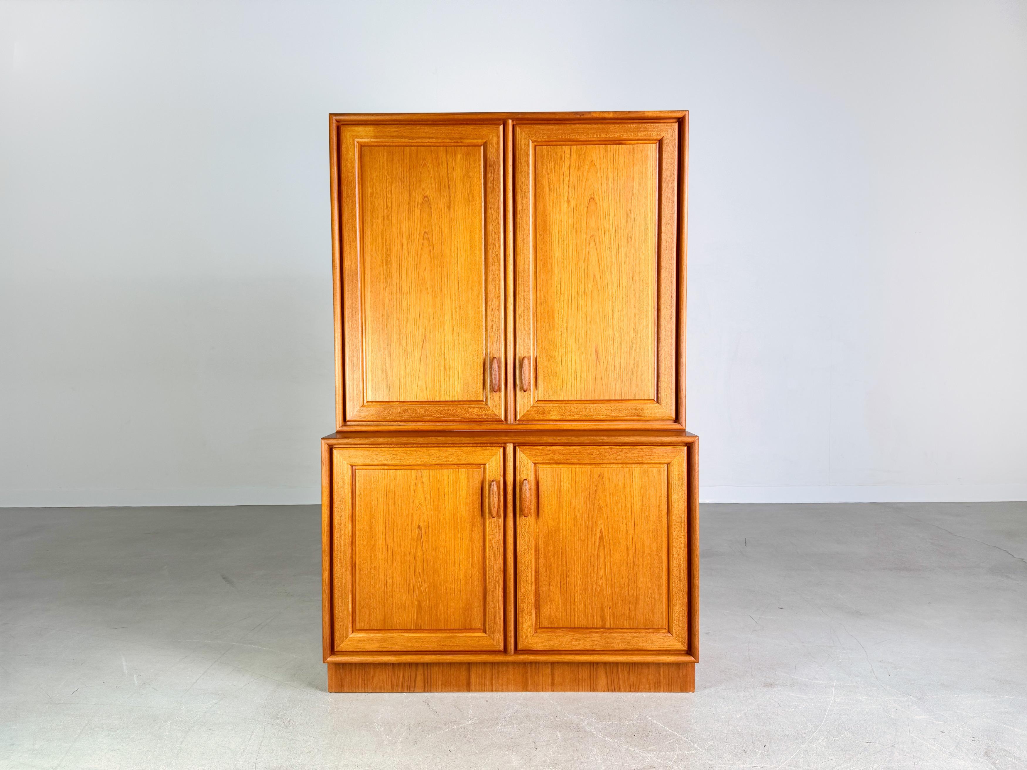 Metà XX secolo Vintage Schrank Midcentury Heinrich Riestenpatt RT Möbel Kommode Teak in vendita