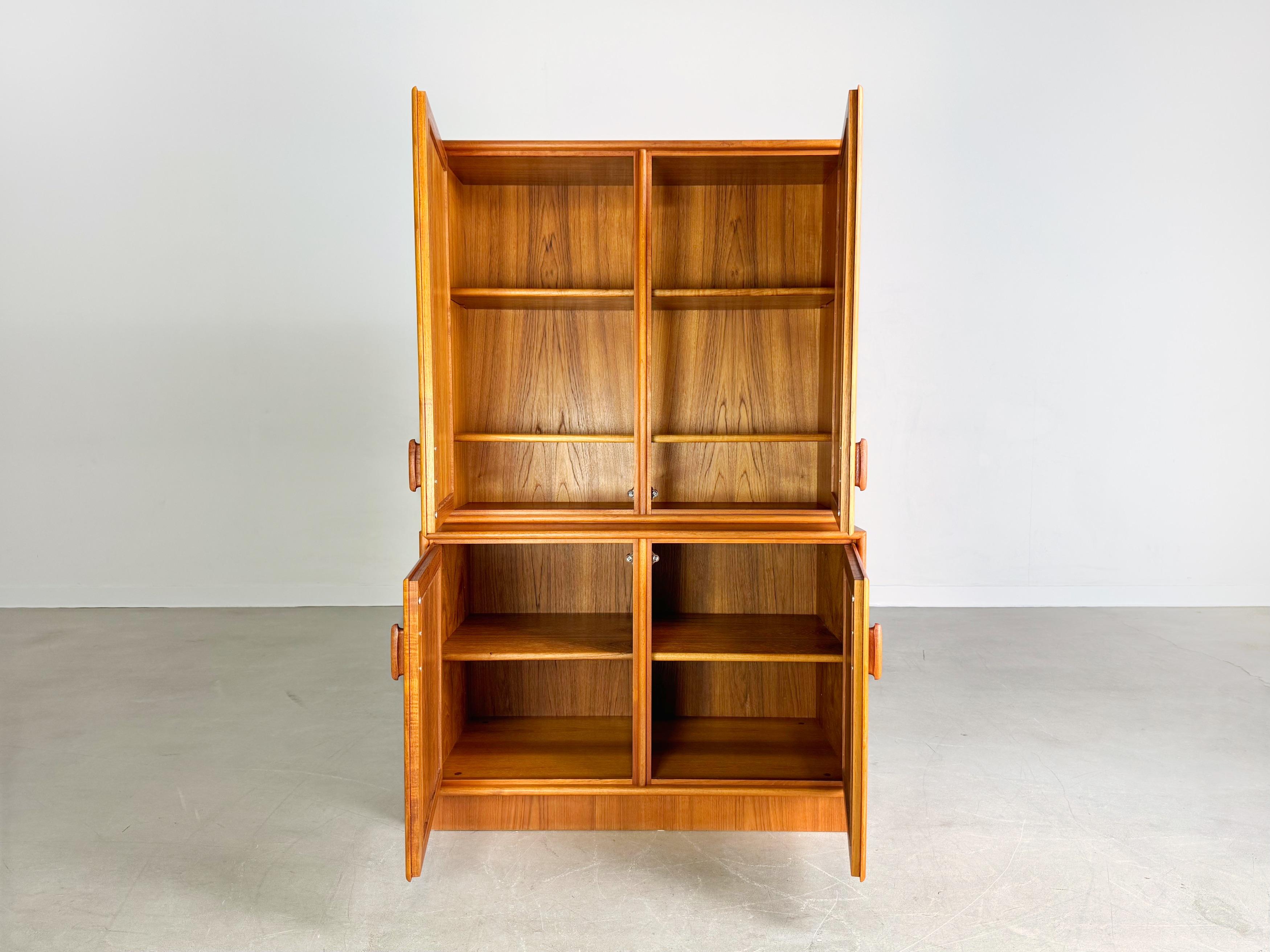 Vintage Schrank Midcentury Heinrich Riestenpatt RT Möbel Kommode Teak in vendita 1