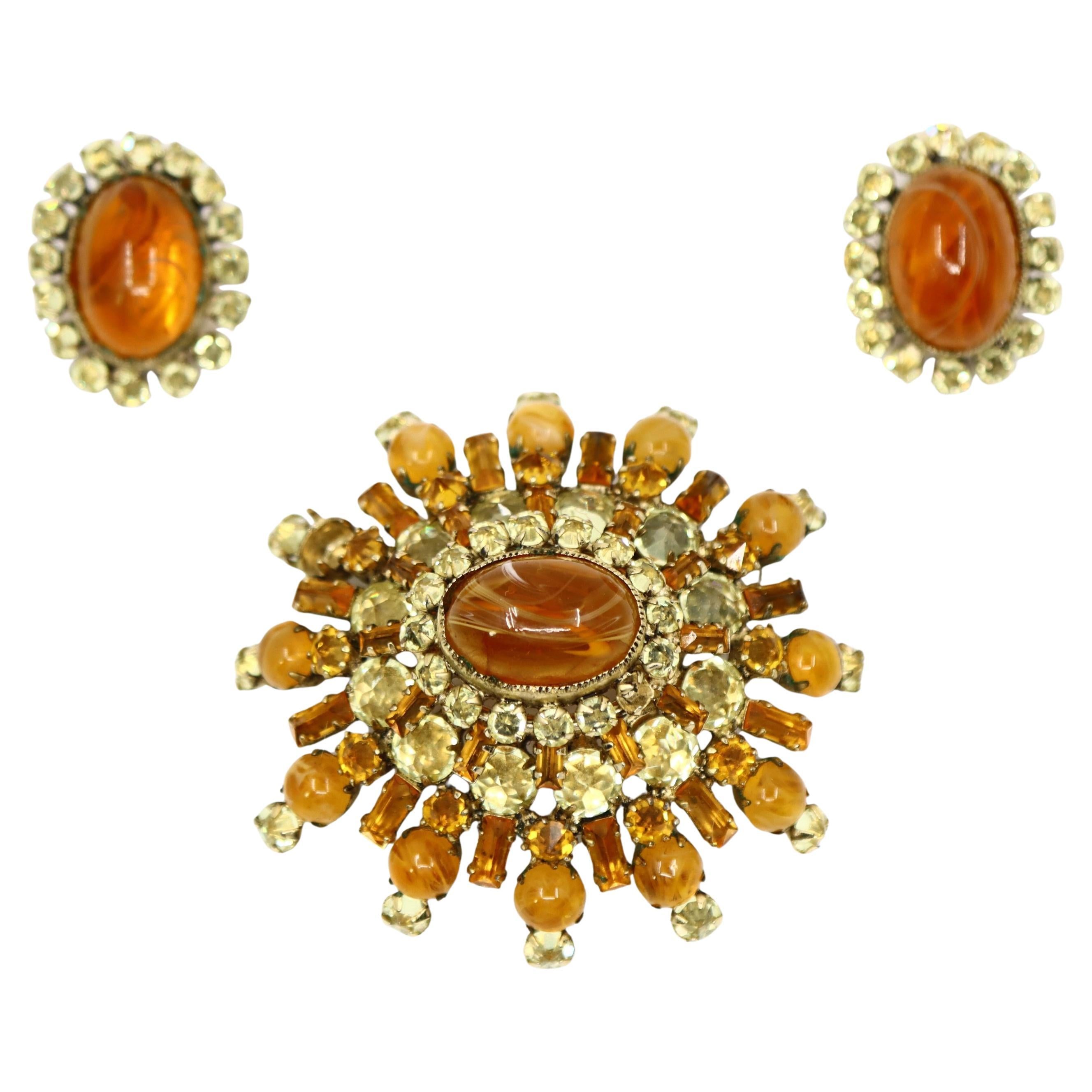 Set di orecchini e spille Schreiner vintage in tonalità oro, marrone e giallo con strass