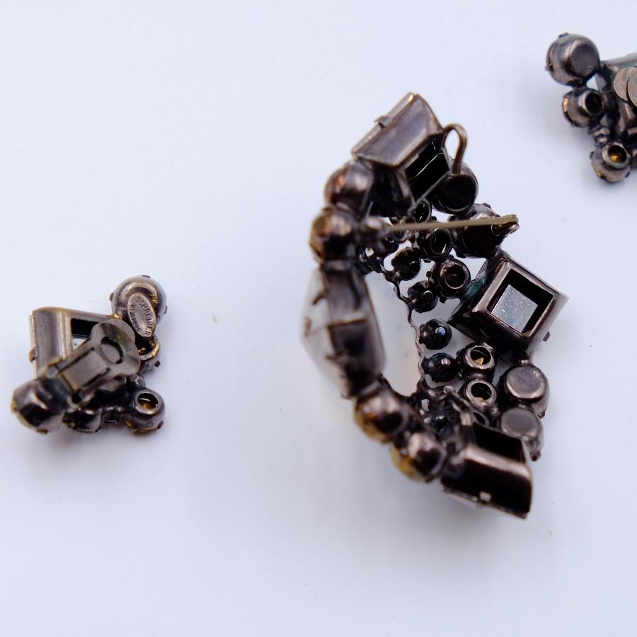 Vintage Schreiner of New York Brooch and Earrings Set 1960s In Excellent Condition In Austin, TX