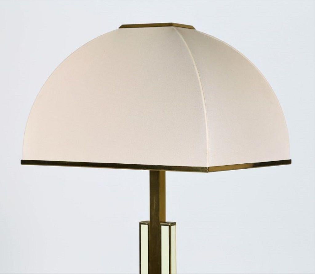 Sciolari floor lamp is a vintage design lamp realized by Gaetano Sciolari in the 1970s.

Wonderful floor lamp with a brass support and lacquered metal lampshade.

Dimensions: cm 54 x 171 x 40.

In very good conditions, except for some minor