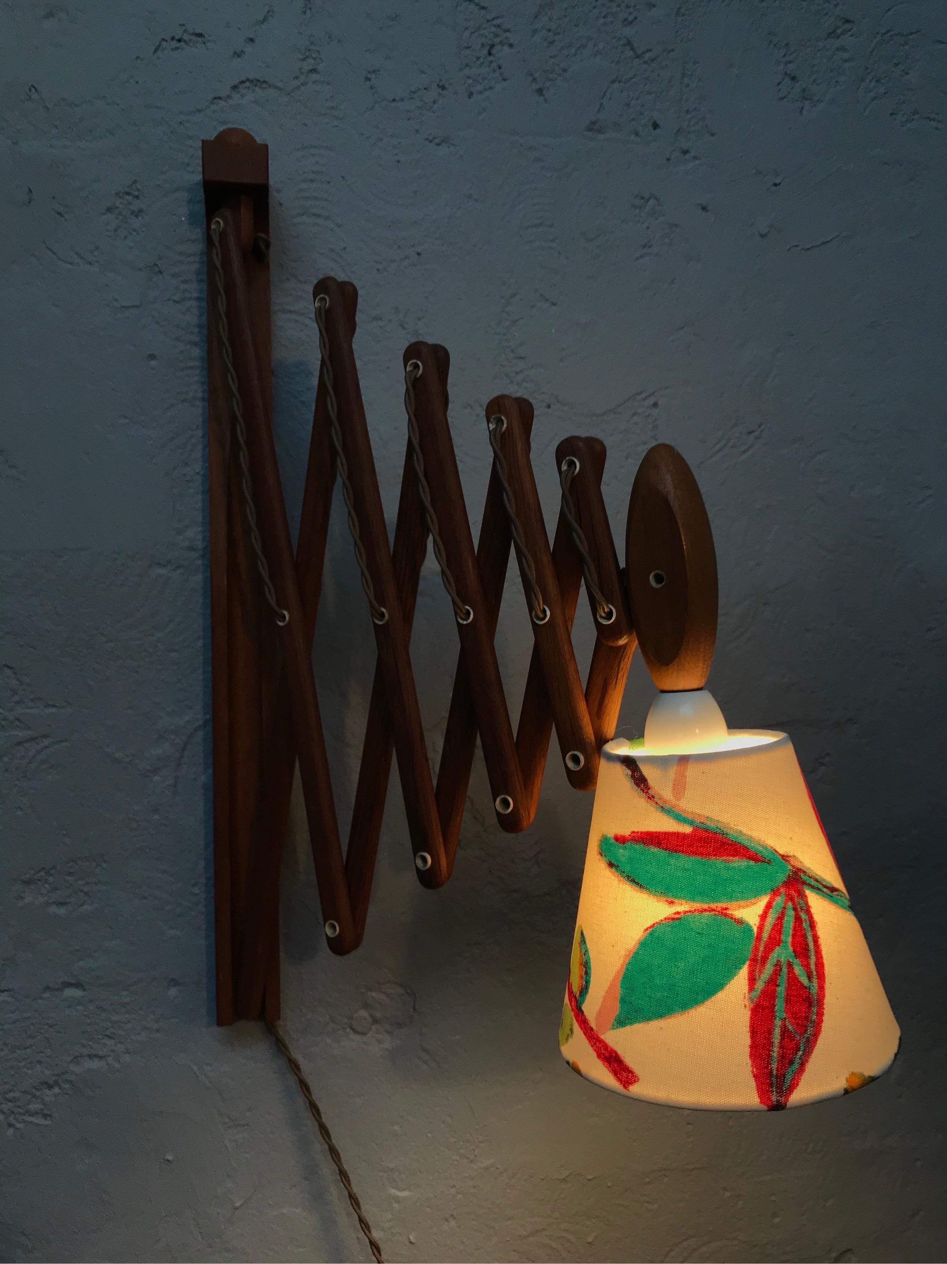 Vintage Scissor Lamp in Oak from the 1960s by Erik Hansen for Le Klint 1