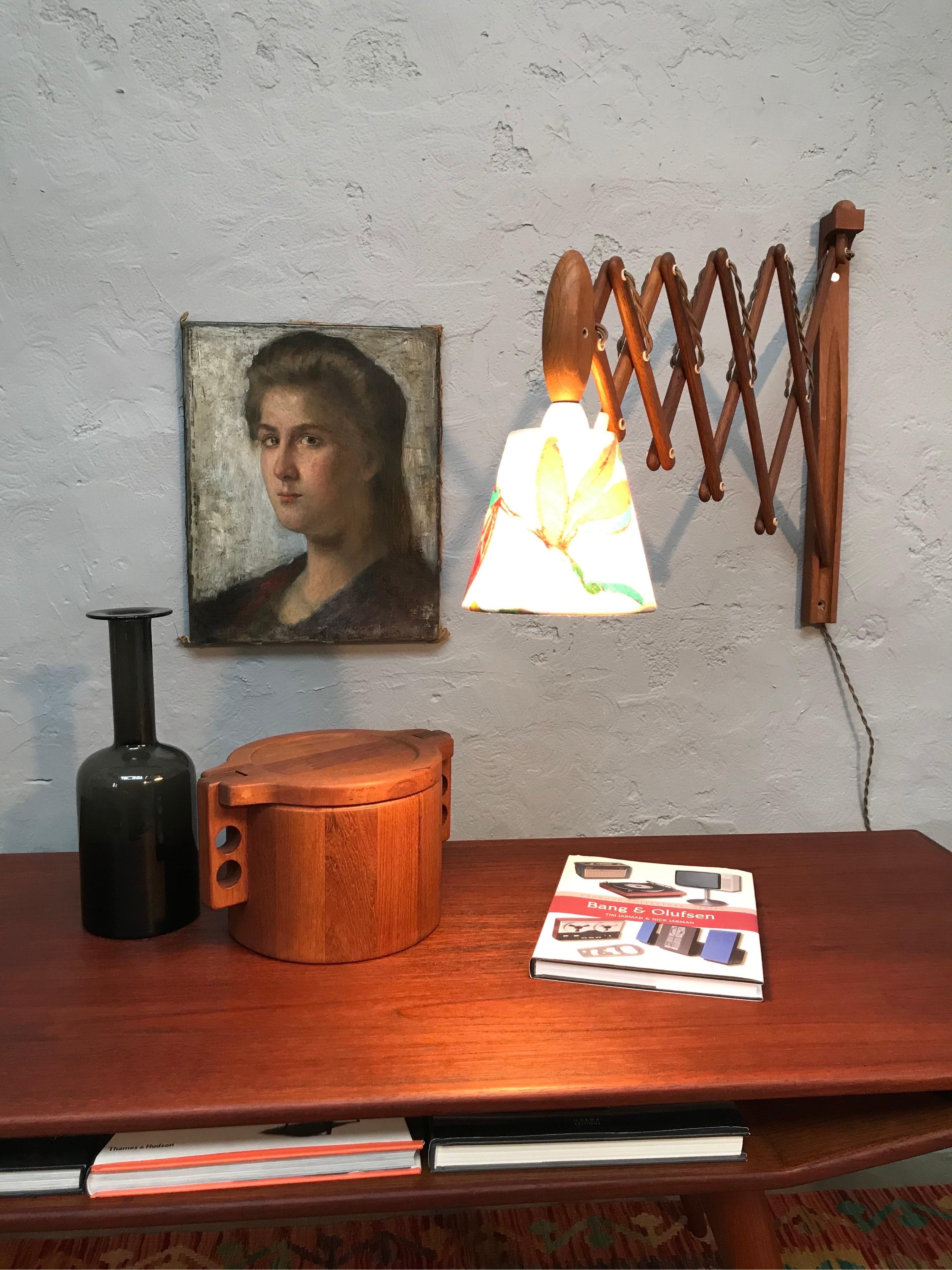 Teak Vintage Scissor Lamp in Oak from the 1960s by Erik Hansen for Le Klint