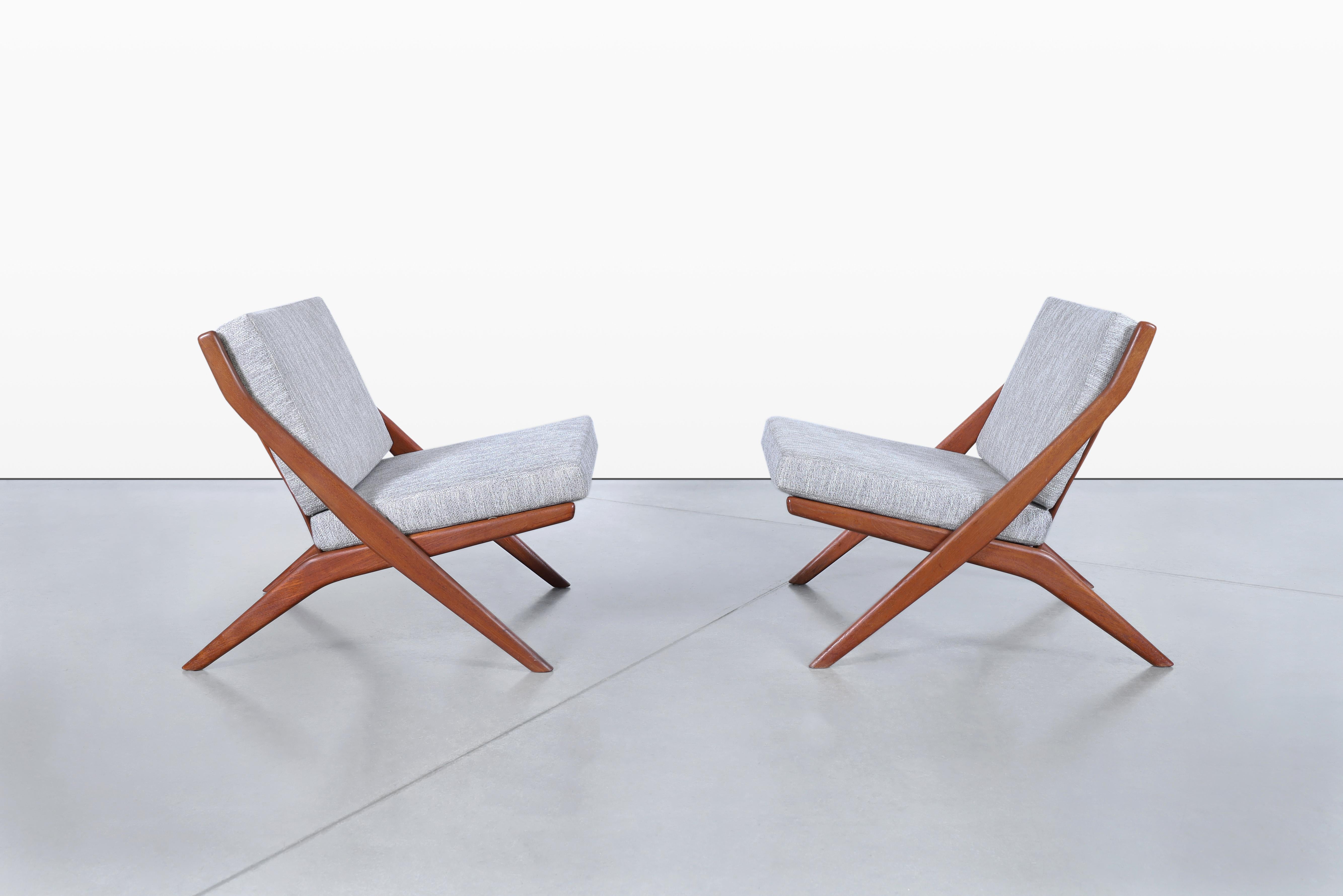 Mid-Century Modern Chaises longues vintage 