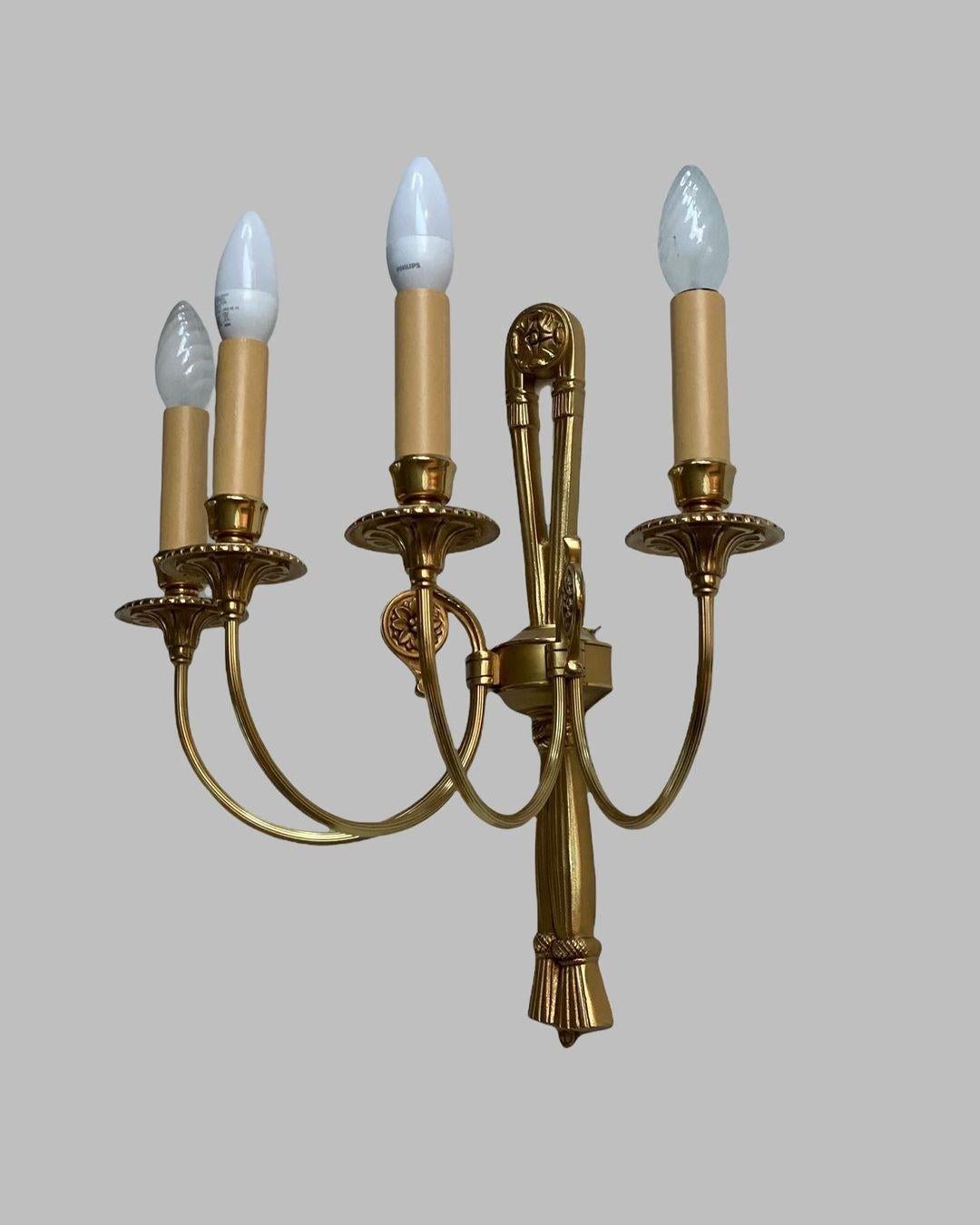 - Pair of luxury vintage bronze sconces
- Each sconce is using 4xE14 (100-220 V) bulbs
- Circa 1950s.