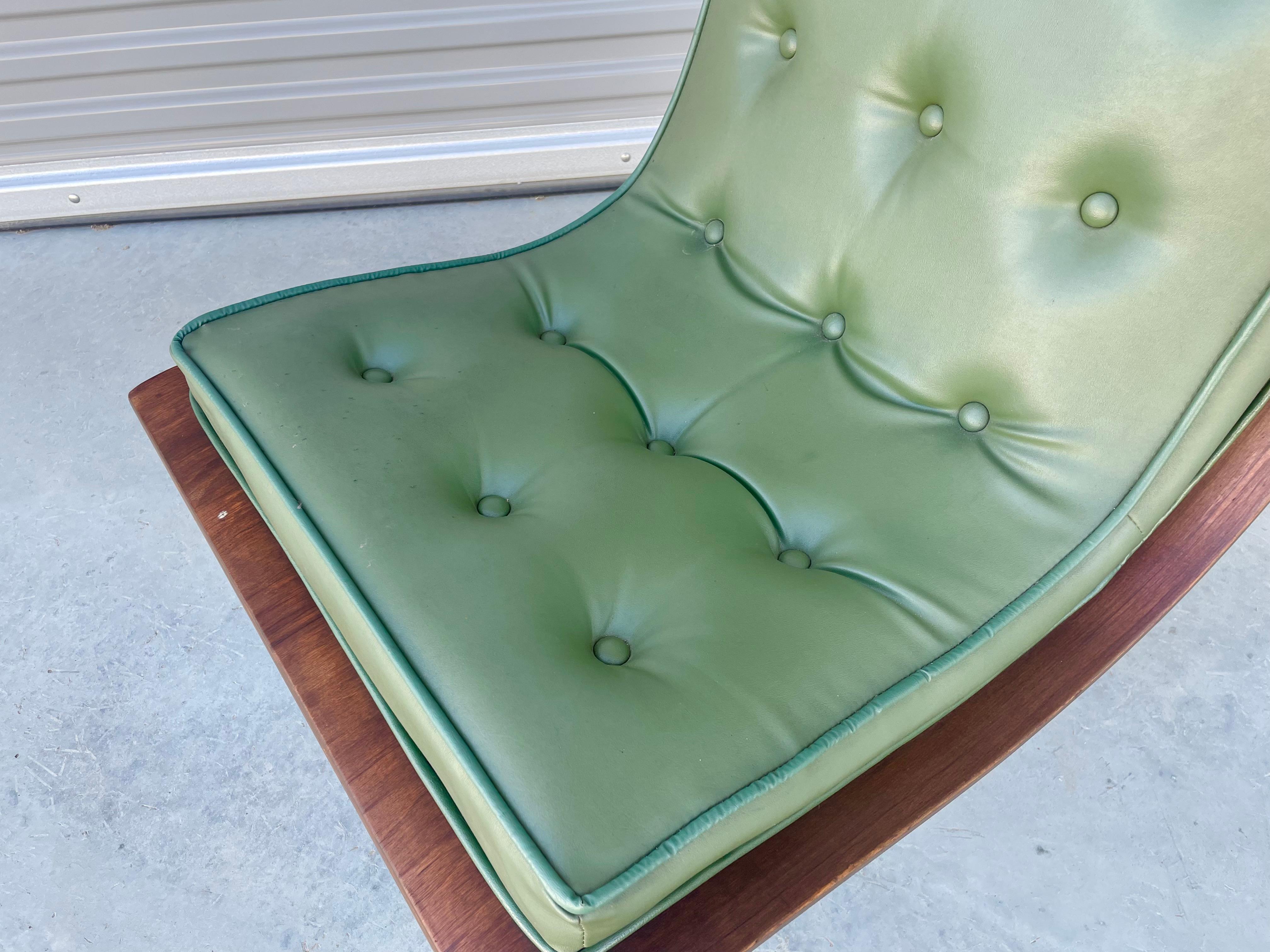 Vintage Scoop Lounge Chairs by Carter Brothers For Sale 2